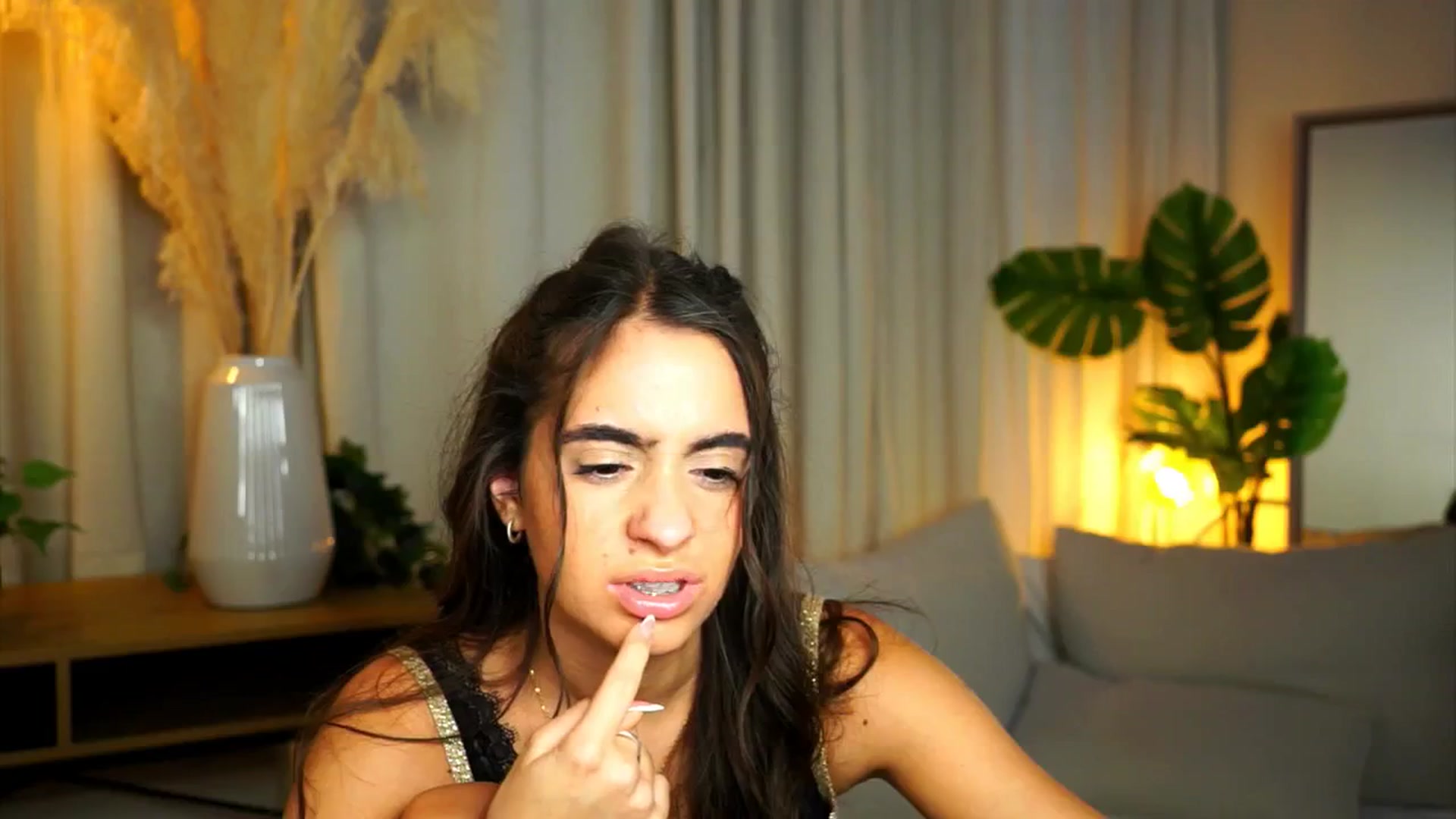Gallery image thumbnail from milkyway_'s myfreecams stream on, 08/10/2025, 21:00 image 19 of 20