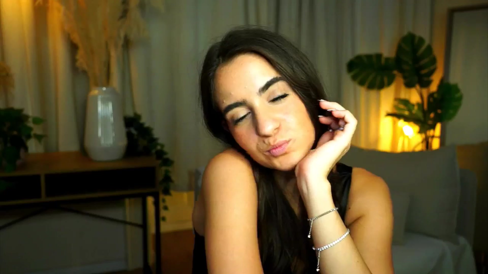 Gallery image thumbnail from milkyway_'s myfreecams stream on, 08/11/2025, 16:34 image 13 of 20