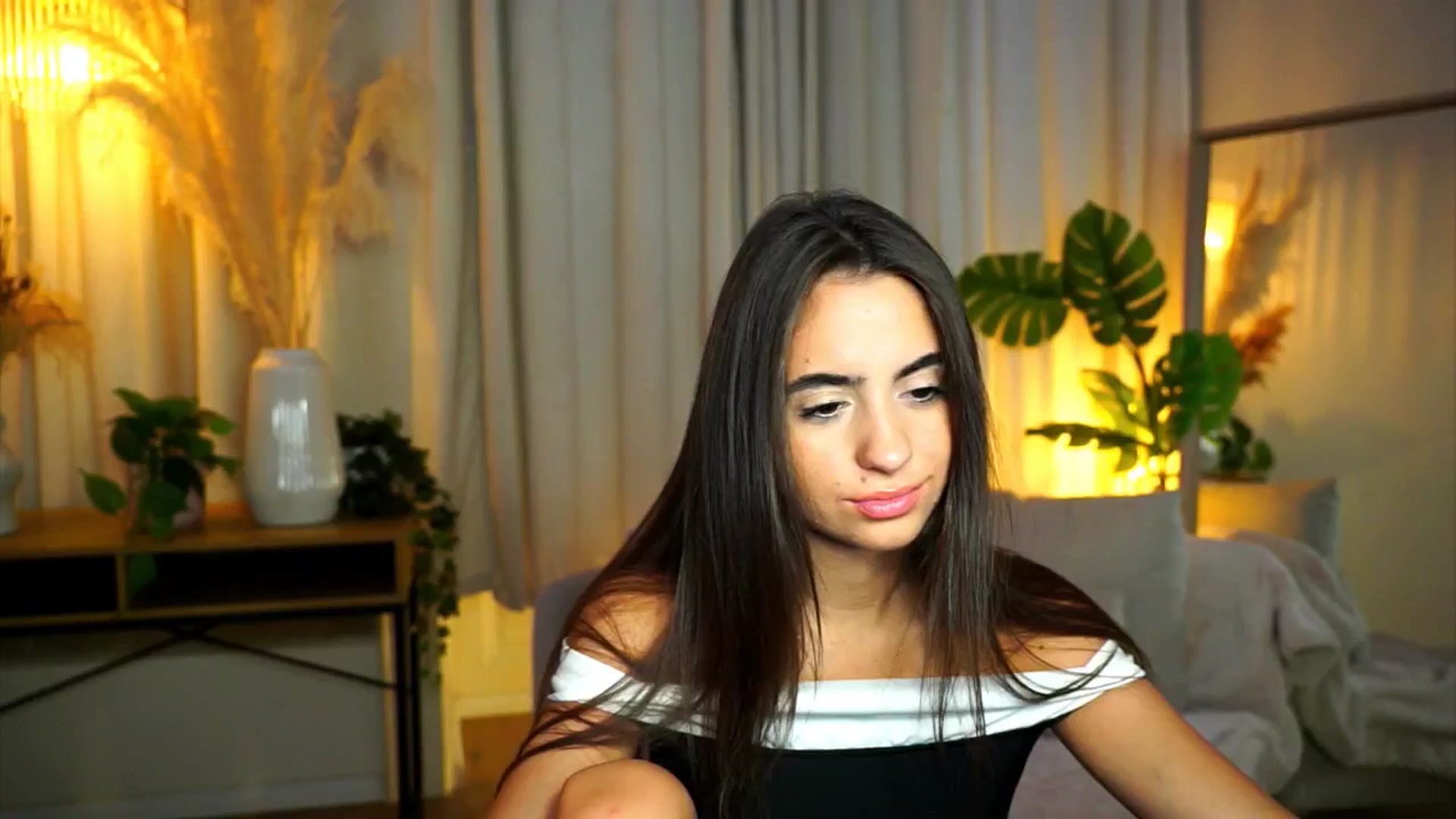 Gallery image thumbnail from milkyway_'s myfreecams stream on, 08/18/2025, 18:19 image 2 of 20