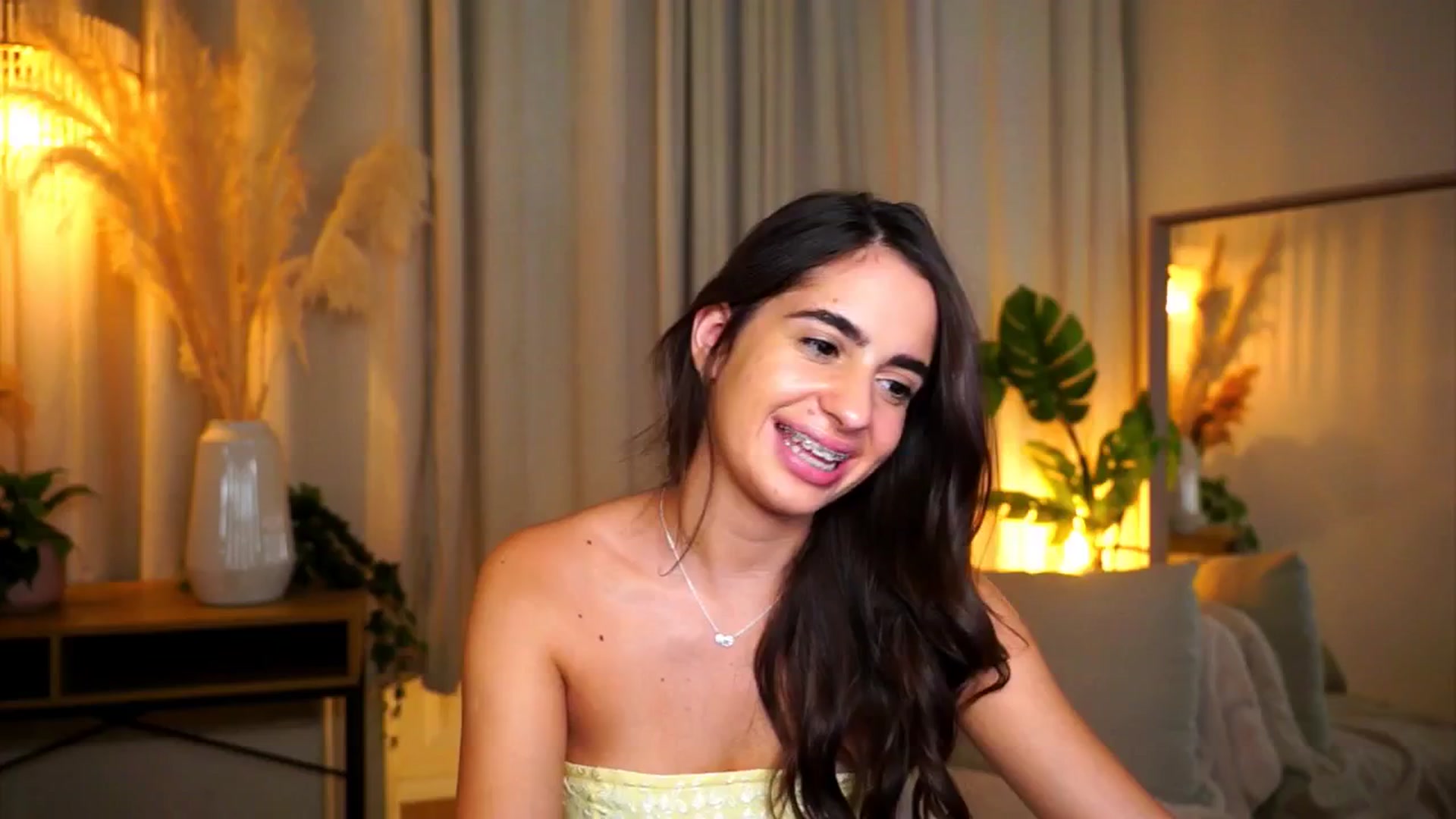 Gallery image thumbnail from milkyway_'s myfreecams stream on, 09/15/2025, 16:37 image 12 of 20