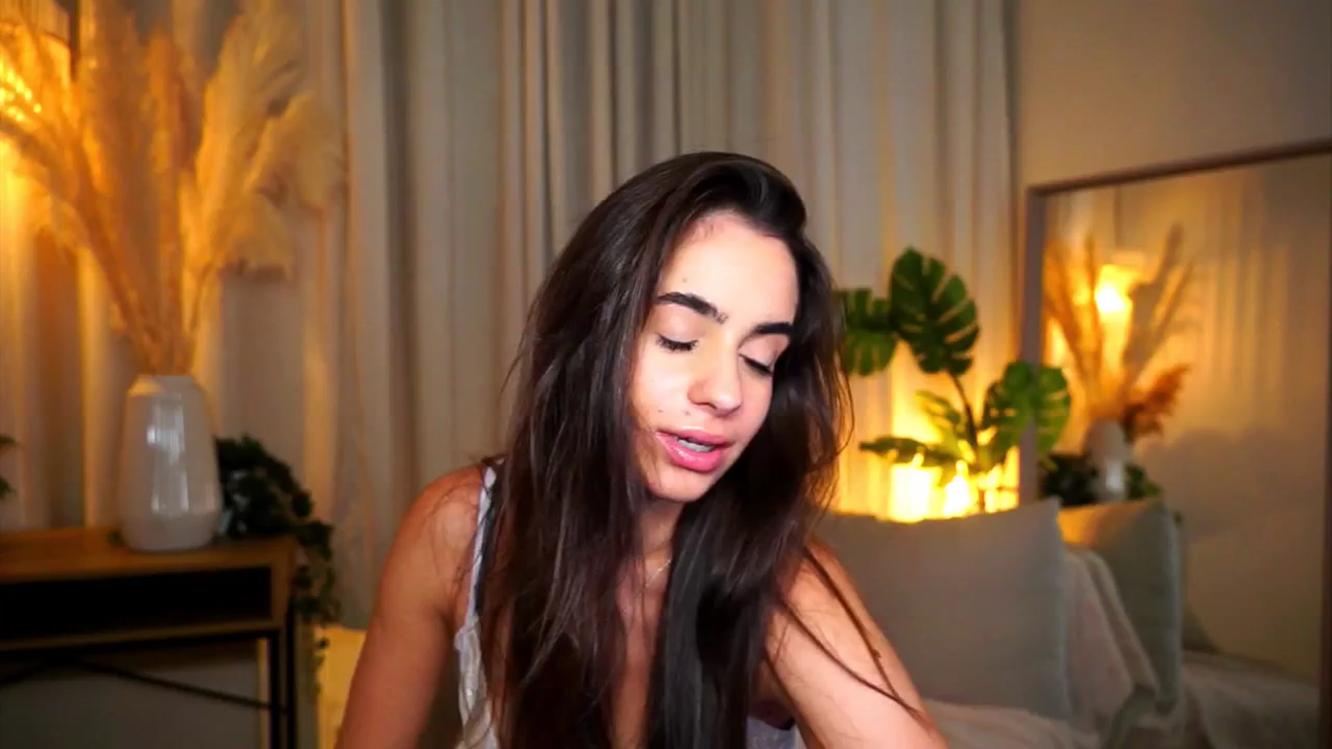Gallery image thumbnail from milkyway_'s myfreecams stream on, 09/26/2025, 19:01 image 3 of 20