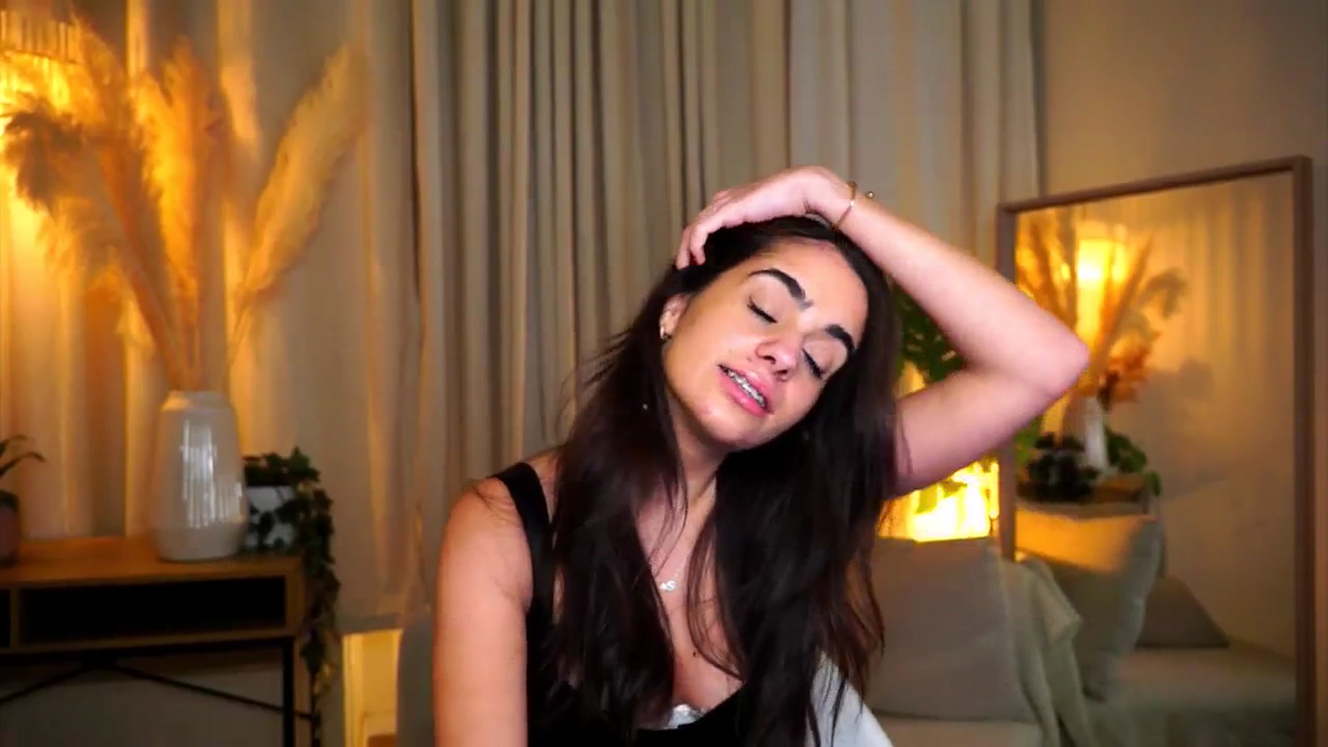 Gallery image thumbnail from milkyway_'s myfreecams stream on, 10/28/2025, 20:14 image 4 of 20