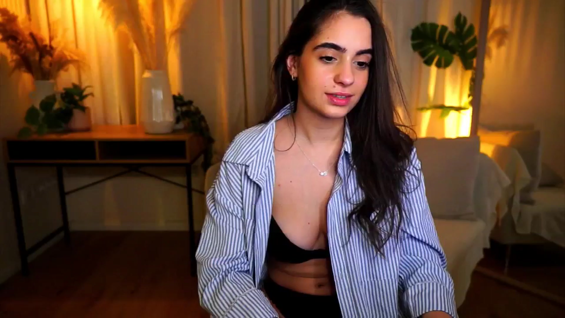 Gallery image thumbnail from milkyway_'s myfreecams stream on, 12/16/2025, 18:36 image 16 of 20