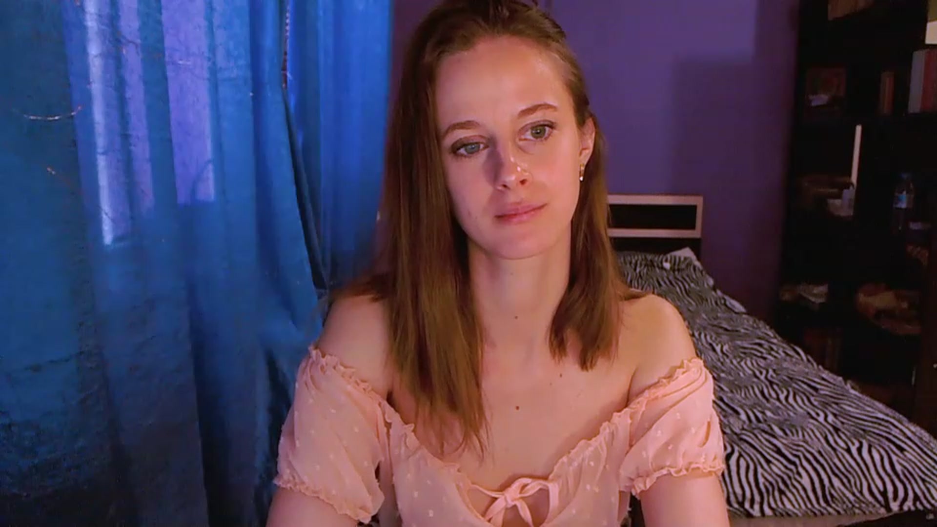 Gallery image thumbnail from mimiMILFal's myfreecams stream on, 05/22/2023, 16:15 image 10 of 20