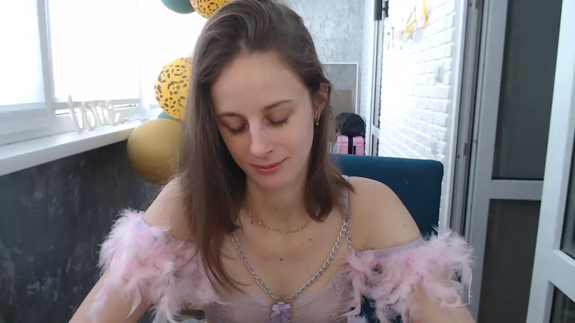 Gallery image thumbnail from mimiMILFal's myfreecams stream on, 02/19/2024, 13:40 image 9 of 20