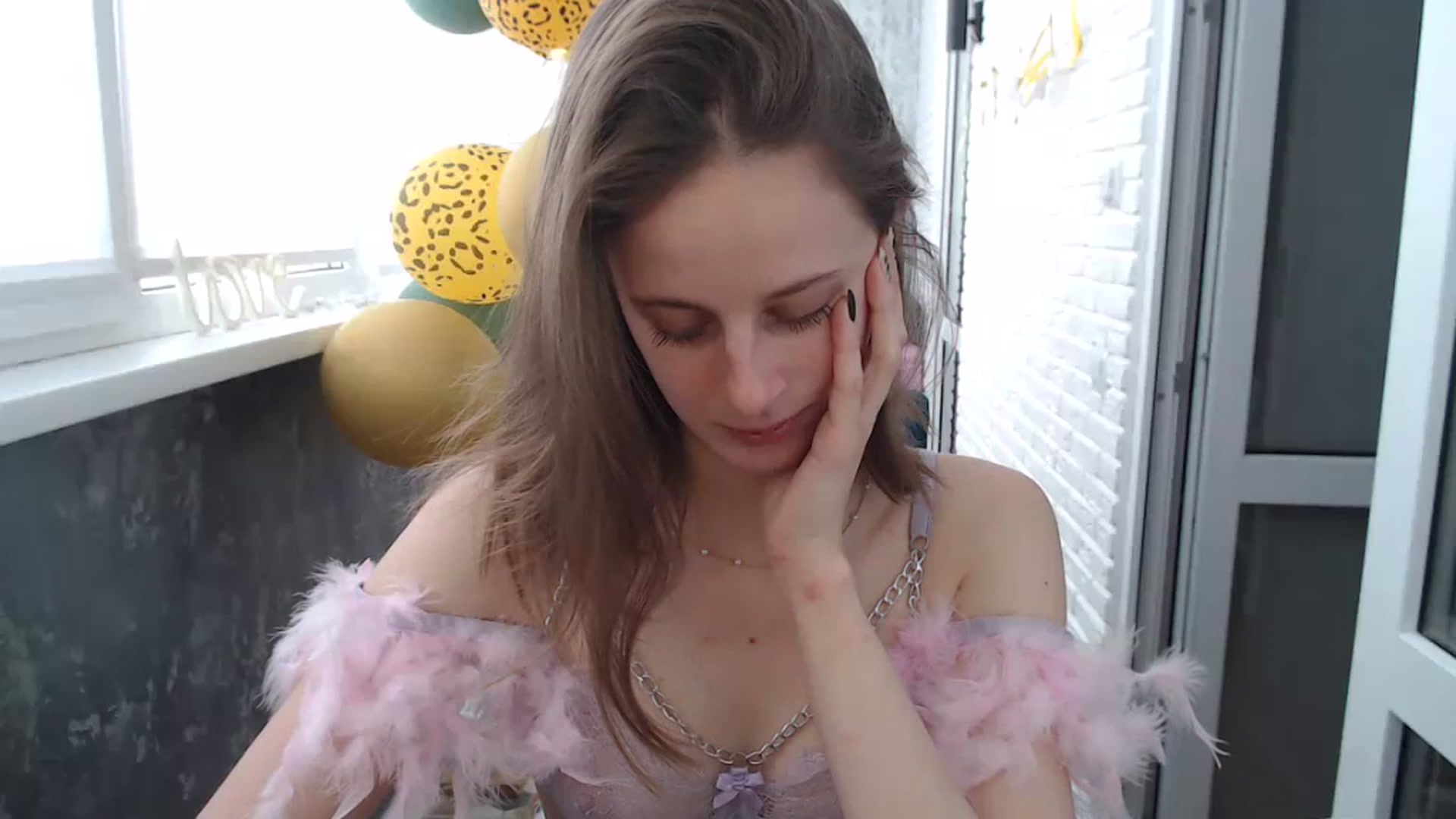 Gallery image thumbnail from mimiMILFal's myfreecams stream on, 02/19/2024, 13:40 image 4 of 20