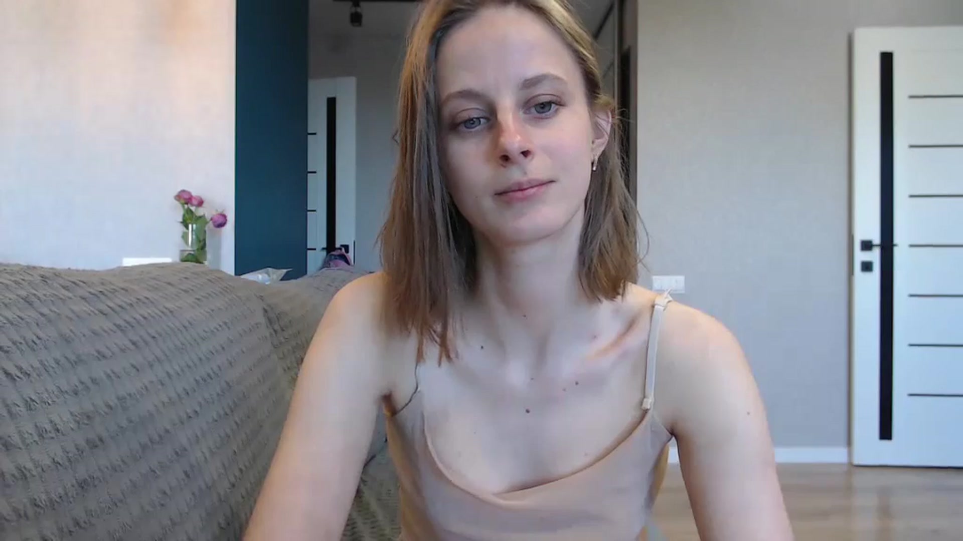 Gallery image thumbnail from mimiMILFal's myfreecams stream on, 05/19/2024, 13:50 image 10 of 20