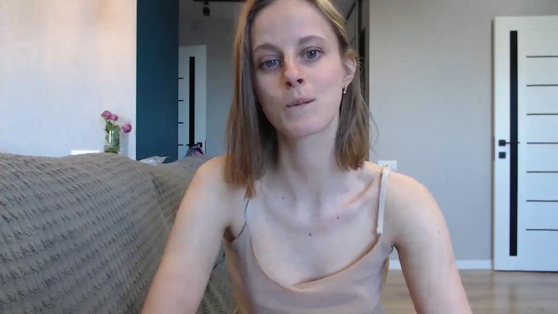 Gallery image thumbnail from mimiMILFal's myfreecams stream on, 05/19/2024, 13:50 image 9 of 20