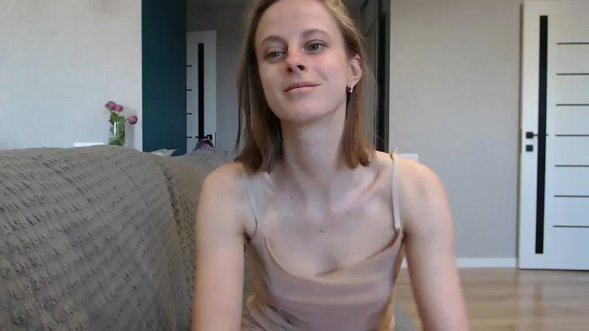Gallery image thumbnail from mimiMILFal's myfreecams stream on, 05/19/2024, 14:58 image 17 of 20