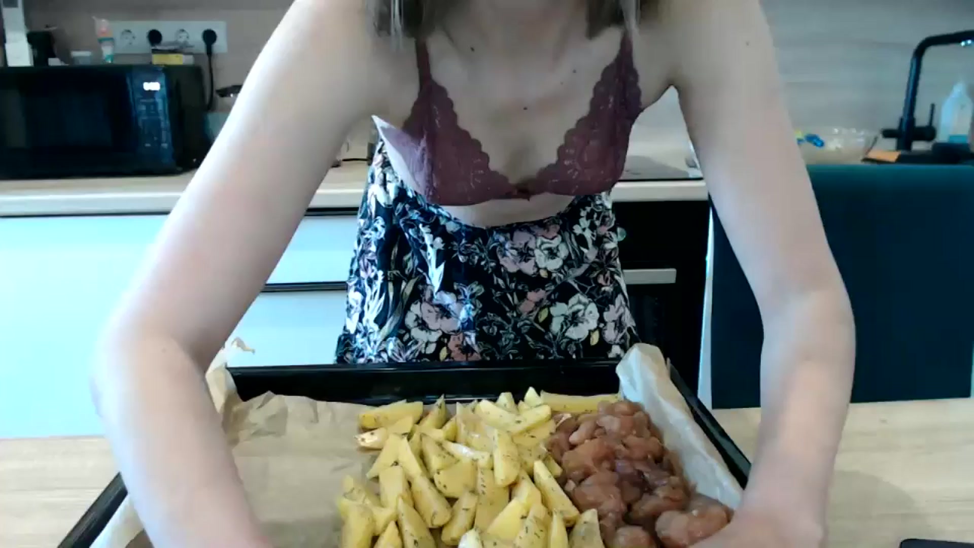 Gallery image thumbnail from mimiMILFal's myfreecams stream on, 05/21/2024, 12:16 image 4 of 20