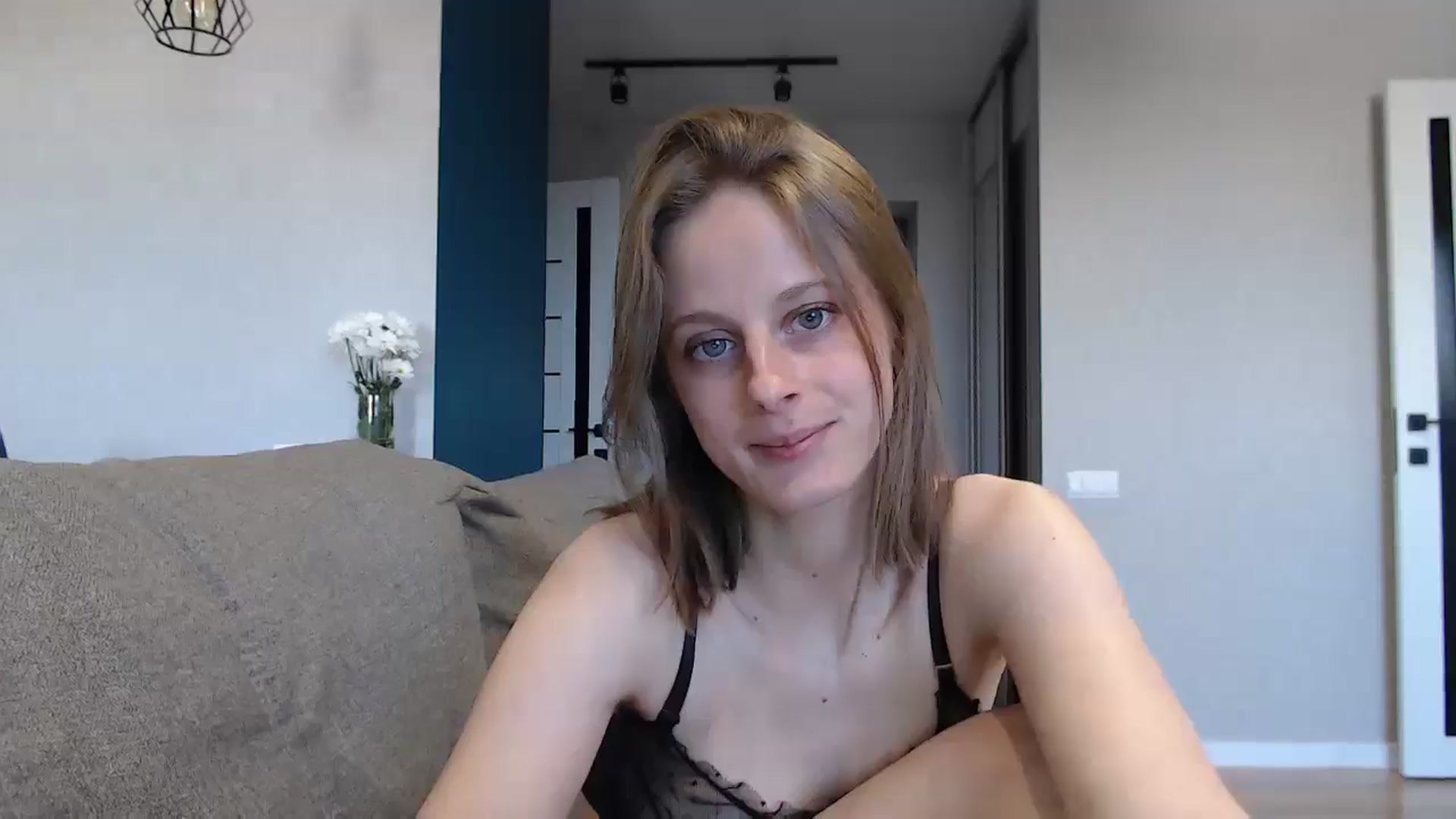 Gallery image thumbnail from mimiMILFal's myfreecams stream on, 05/23/2024, 15:04 image 15 of 20