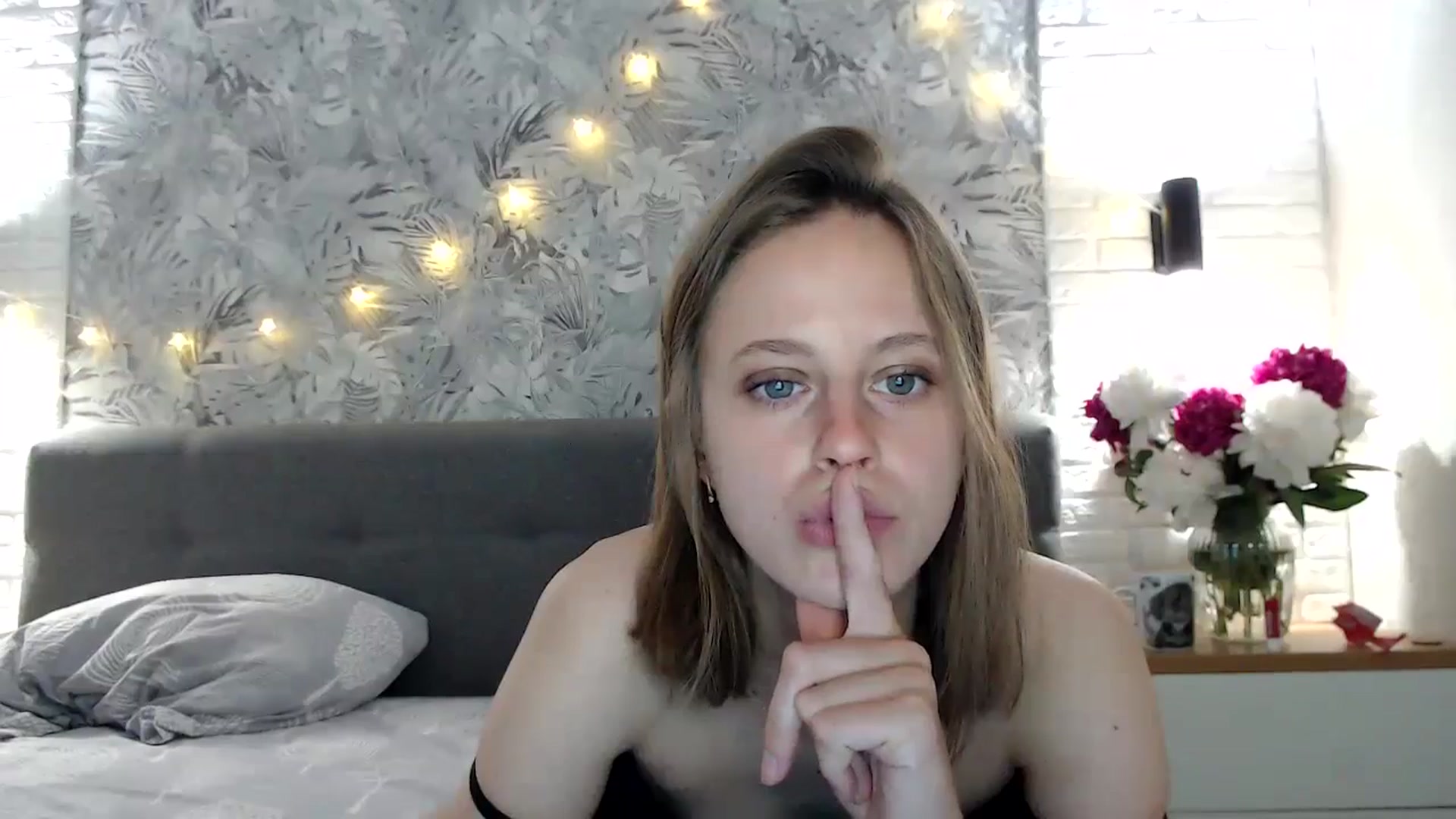 Gallery image thumbnail from mimiMILFal's myfreecams stream on, 06/03/2024, 07:48 image 13 of 20