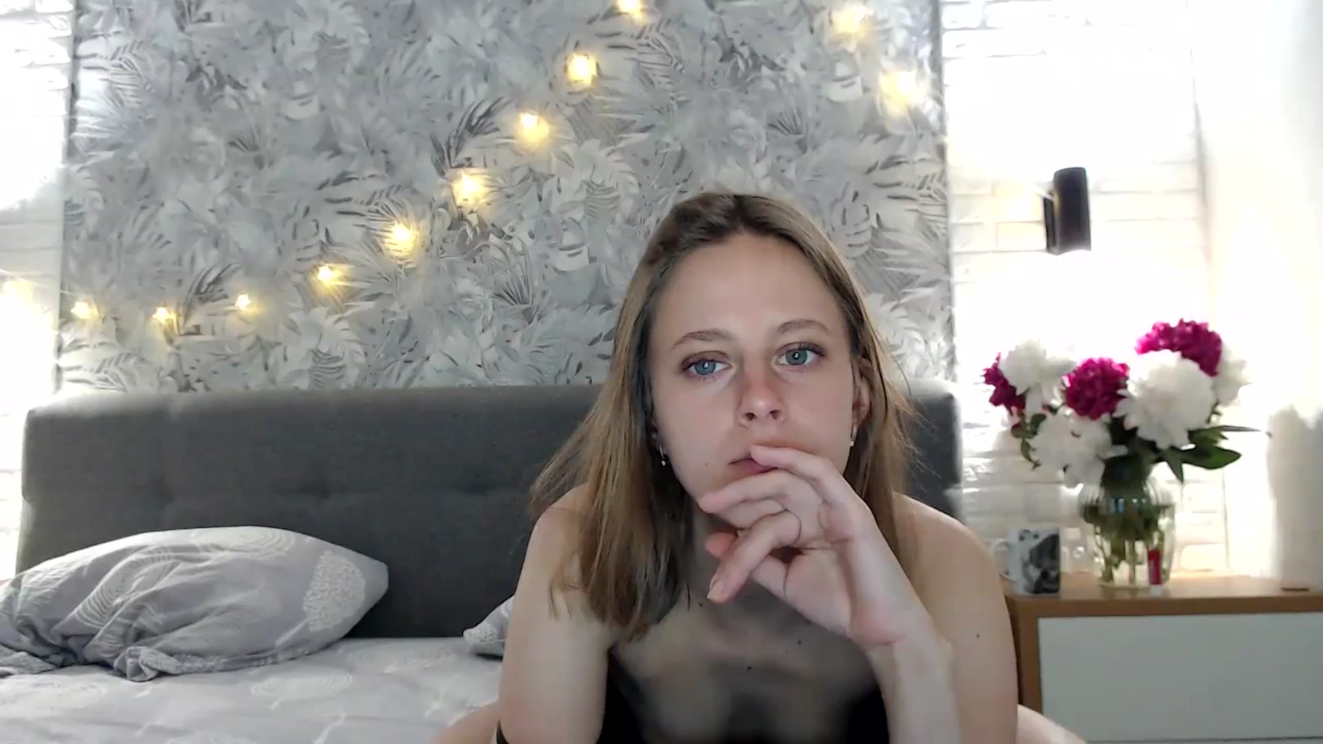 Gallery image thumbnail from mimiMILFal's myfreecams stream on, 06/03/2024, 07:48 image 5 of 20