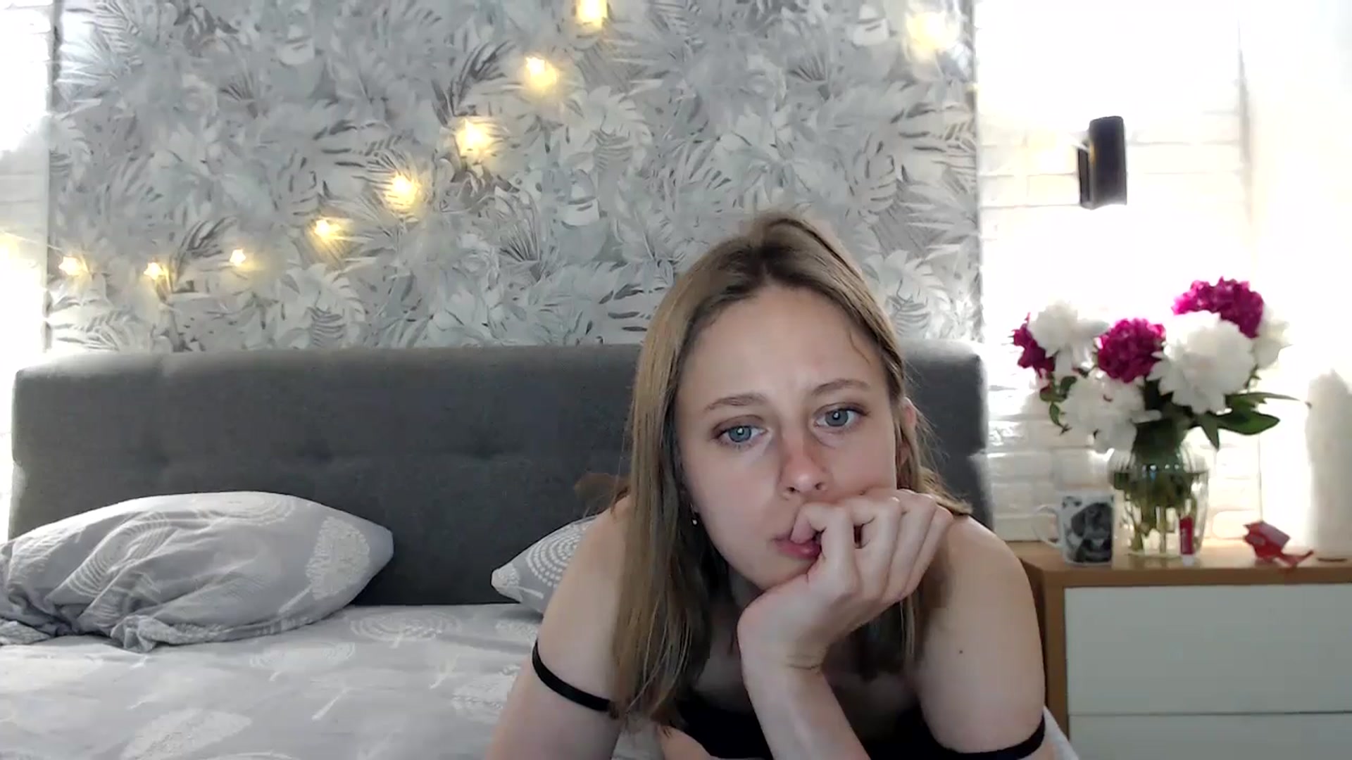 Gallery image thumbnail from mimiMILFal's myfreecams stream on, 06/03/2024, 08:27 image 7 of 20