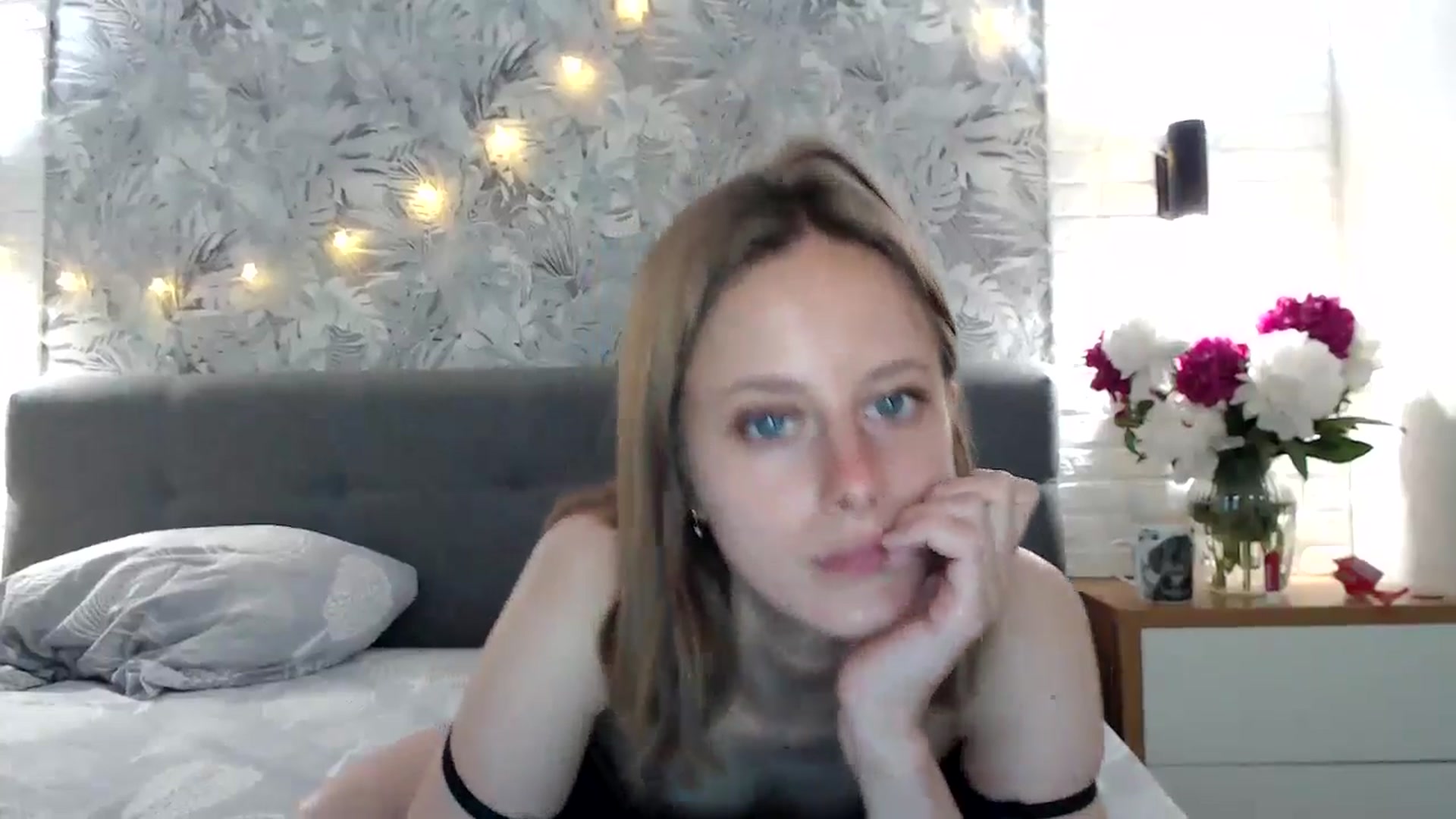 Gallery image thumbnail from mimiMILFal's myfreecams stream on, 06/03/2024, 08:27 image 6 of 20