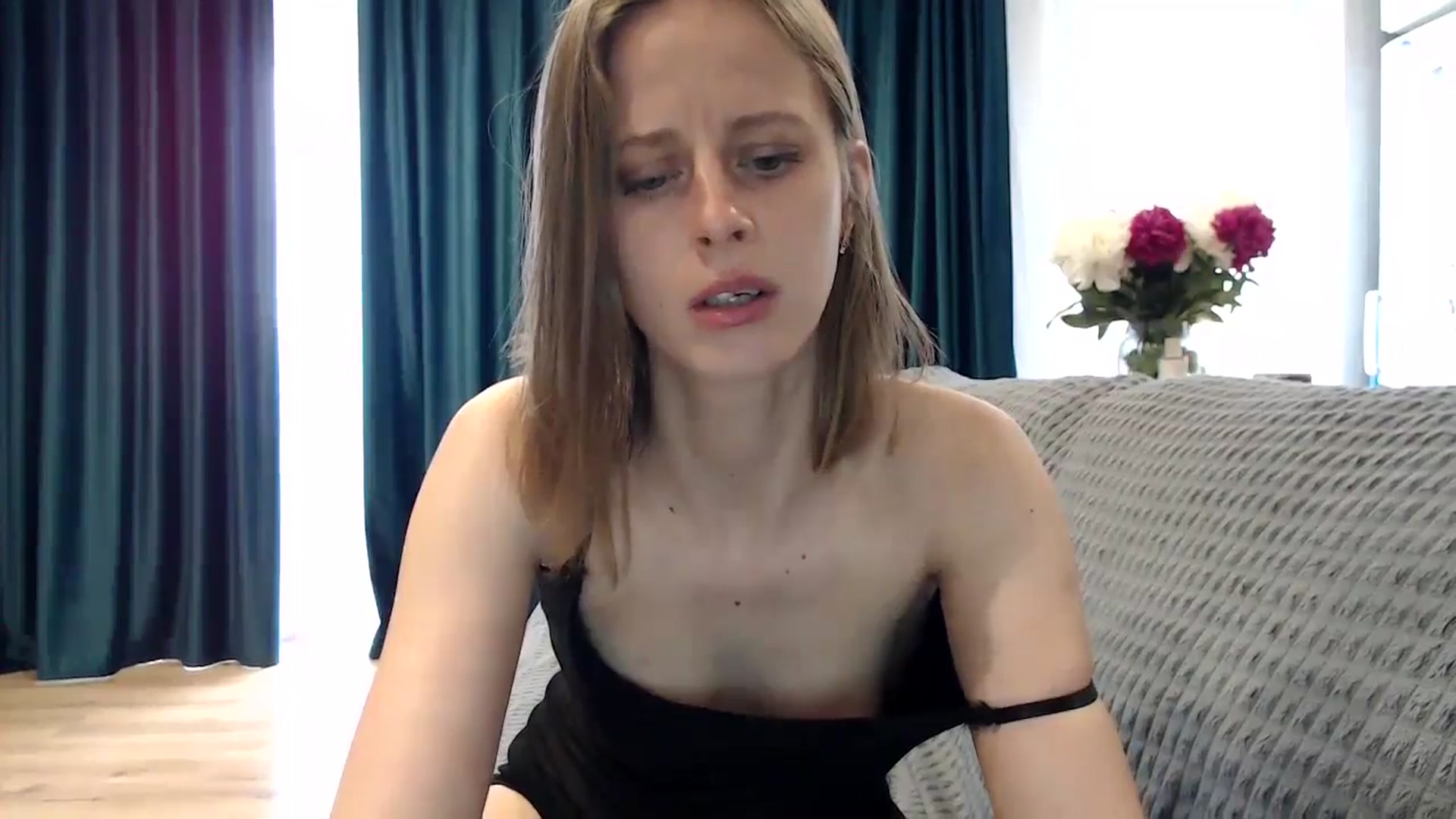 Gallery image thumbnail from mimiMILFal's myfreecams stream on, 06/03/2024, 12:18 image 13 of 20