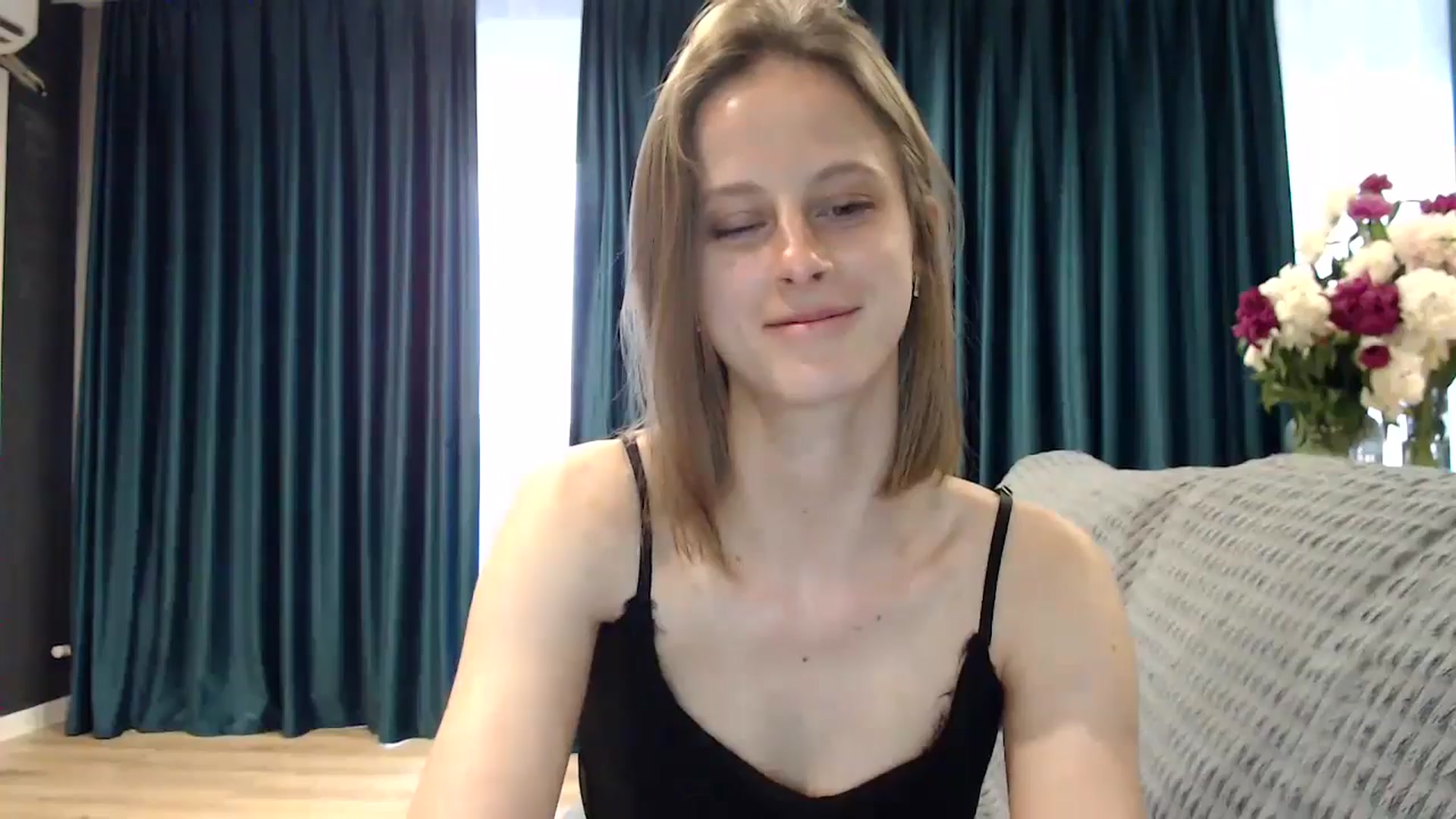 Gallery image thumbnail from mimiMILFal's myfreecams stream on, 06/05/2024, 13:57 image 8 of 20