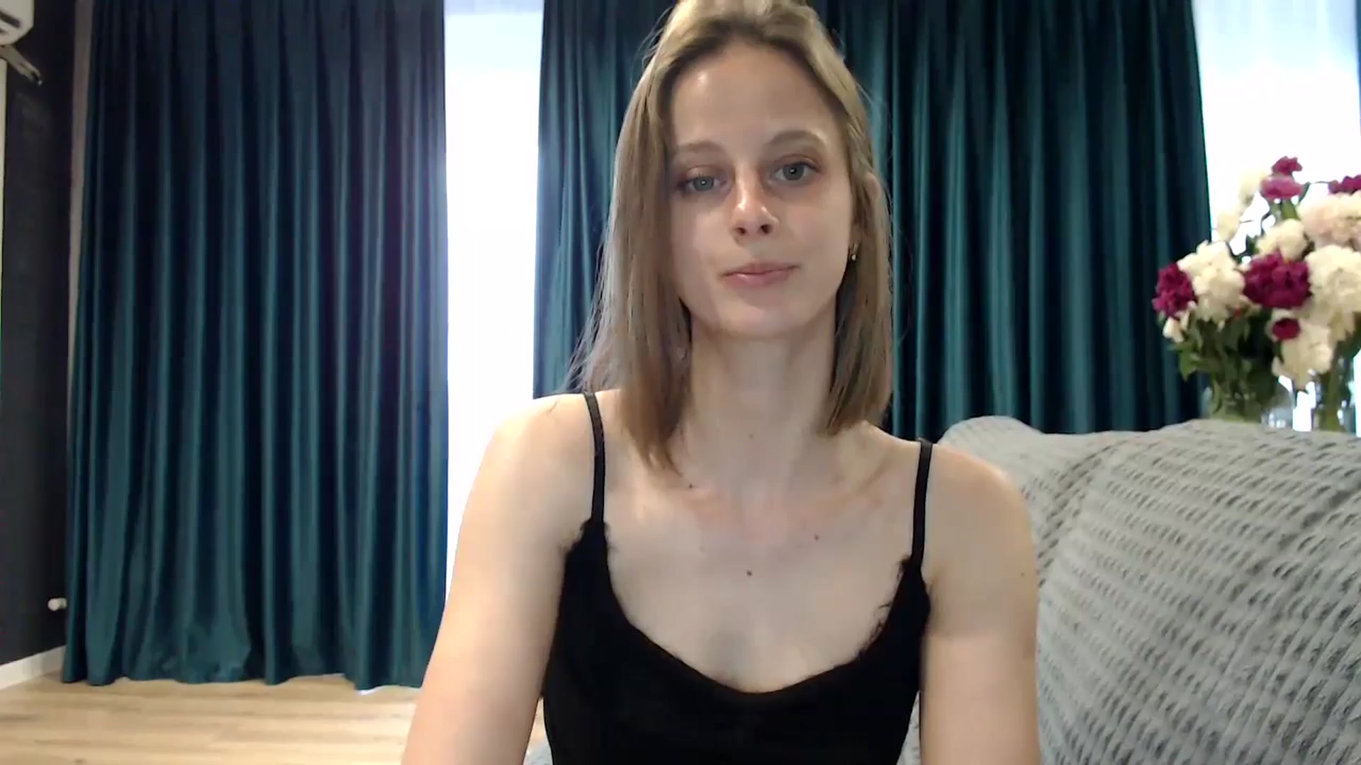 Gallery image thumbnail from mimiMILFal's myfreecams stream on, 06/05/2024, 13:57 image 7 of 20