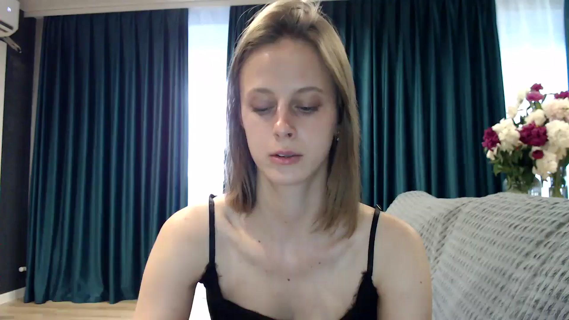 Gallery image thumbnail from mimiMILFal's myfreecams stream on, 06/05/2024, 13:57 image 2 of 20