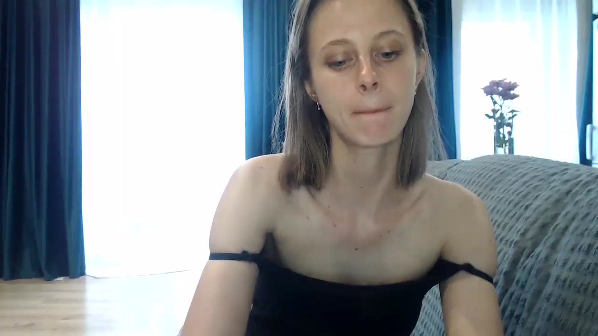 Gallery image thumbnail from mimiMILFal's myfreecams stream on, 06/13/2024, 14:17 image 16 of 20
