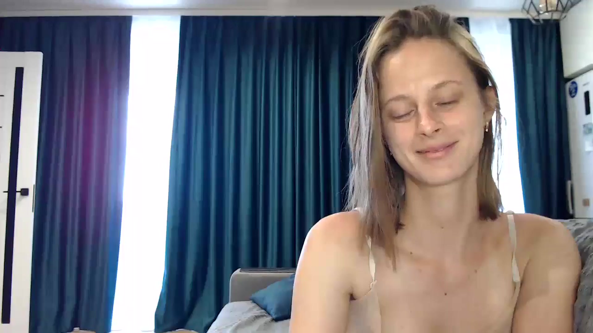 Gallery image thumbnail from mimiMILFal's myfreecams stream on, 06/17/2024, 12:06 image 11 of 20