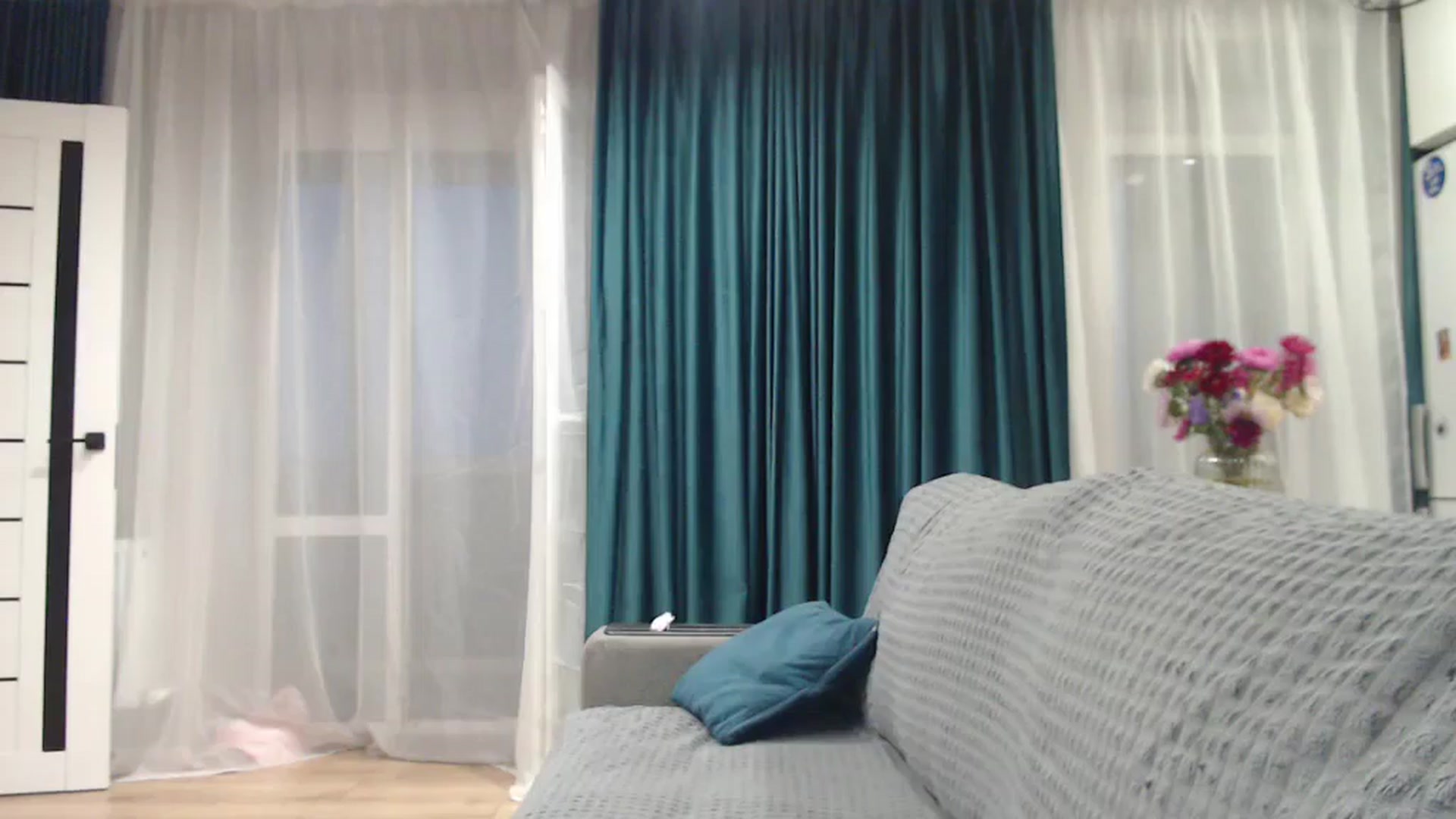 Gallery image thumbnail from mimiMILFal's myfreecams stream on, 08/31/2024, 16:40 image 7 of 20