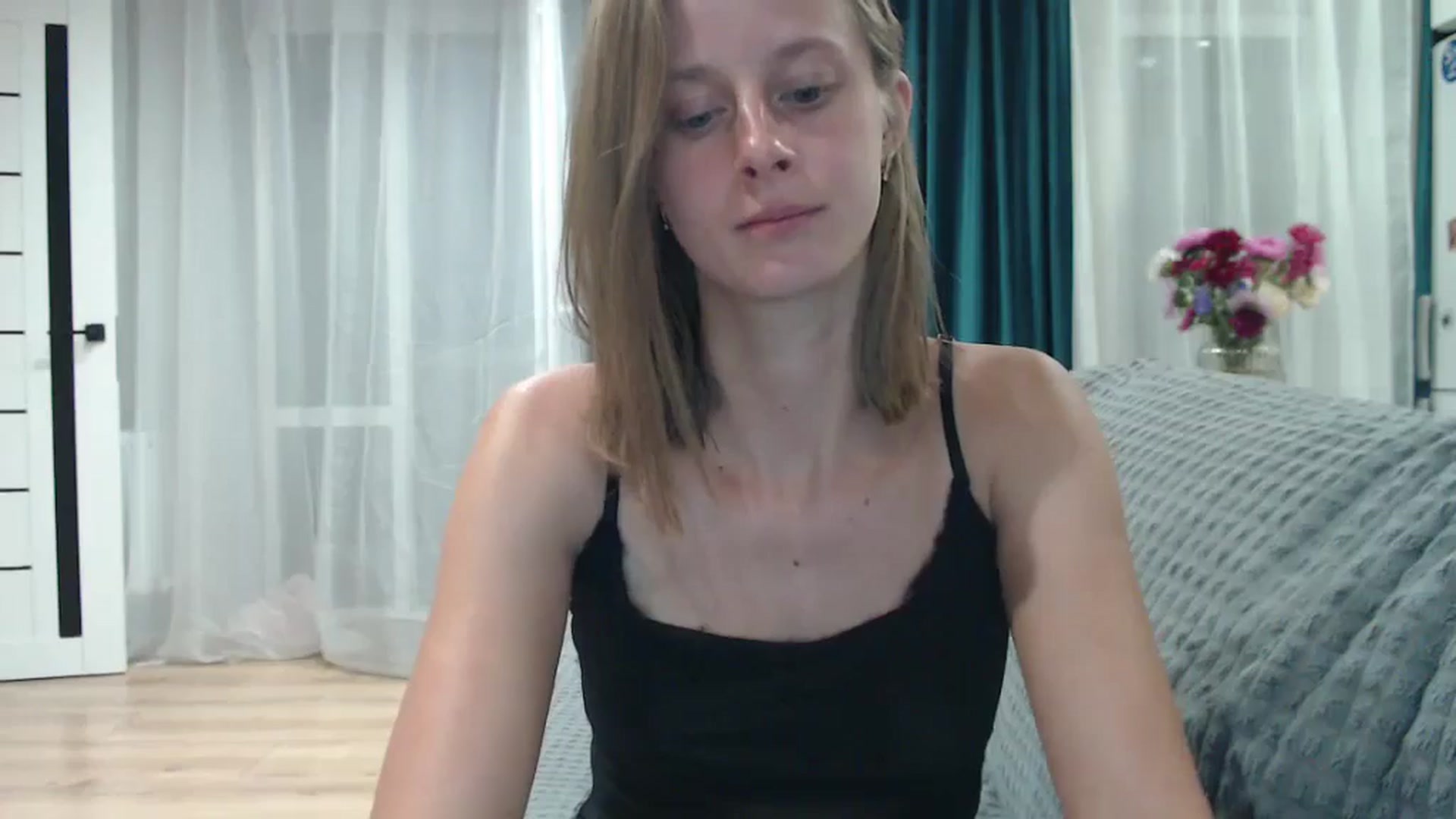 Gallery image thumbnail from mimiMILFal's myfreecams stream on, 08/31/2024, 16:40 image 14 of 20
