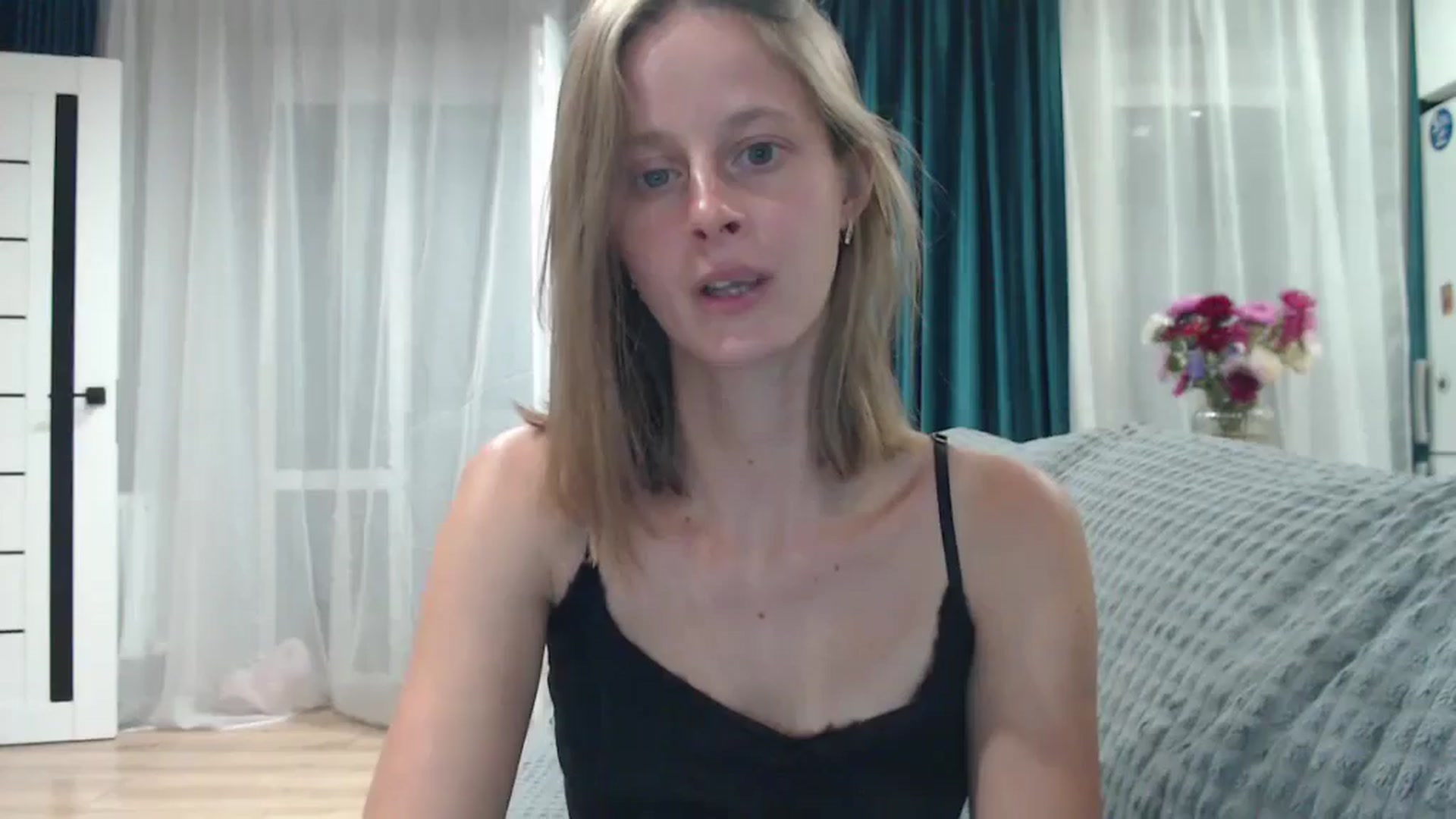 Gallery image thumbnail from mimiMILFal's myfreecams stream on, 08/31/2024, 16:40 image 18 of 20