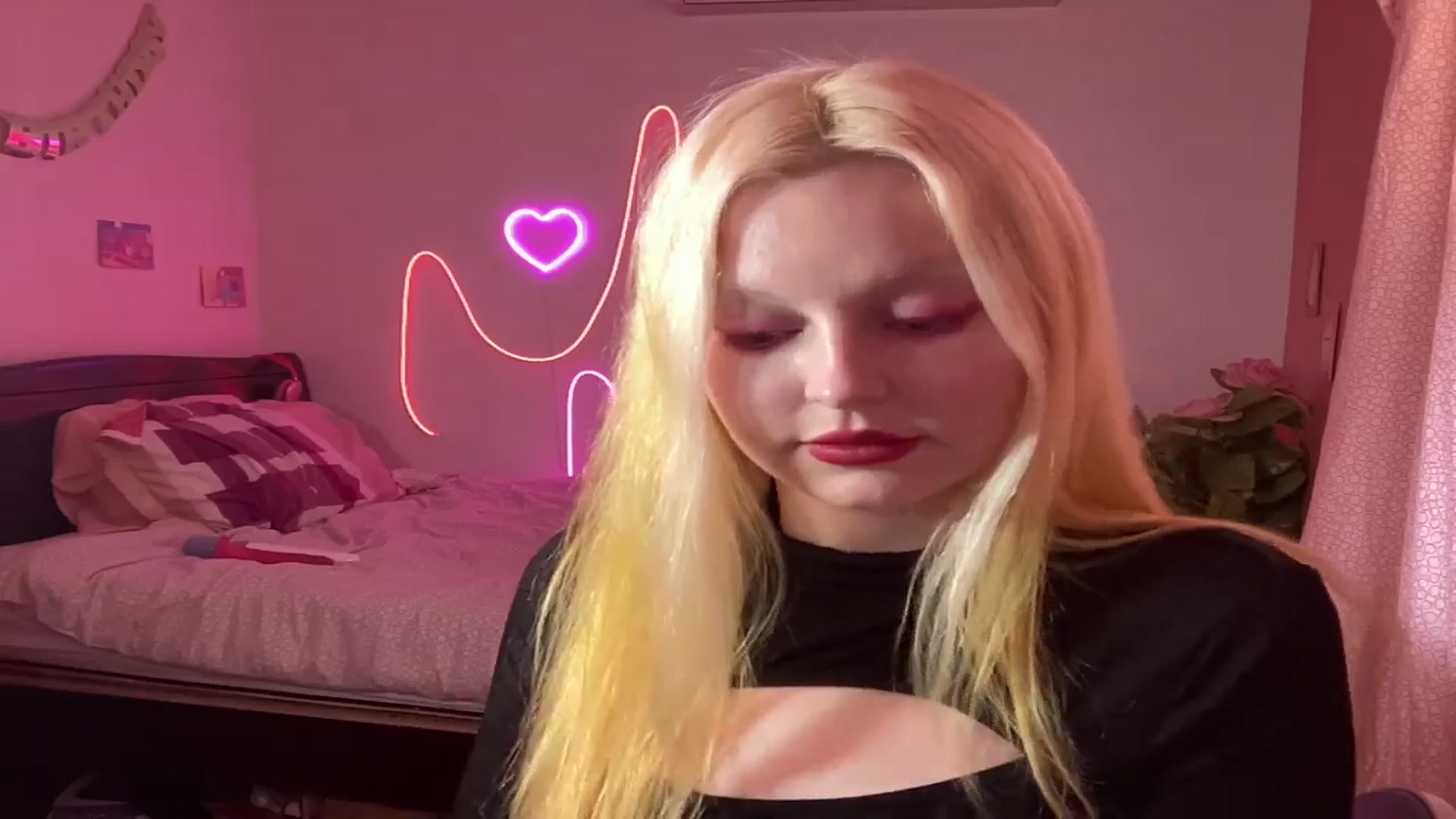 Gallery image thumbnail from mimsymarlo's myfreecams stream on, 02/17/2025, 21:27 image 14 of 20