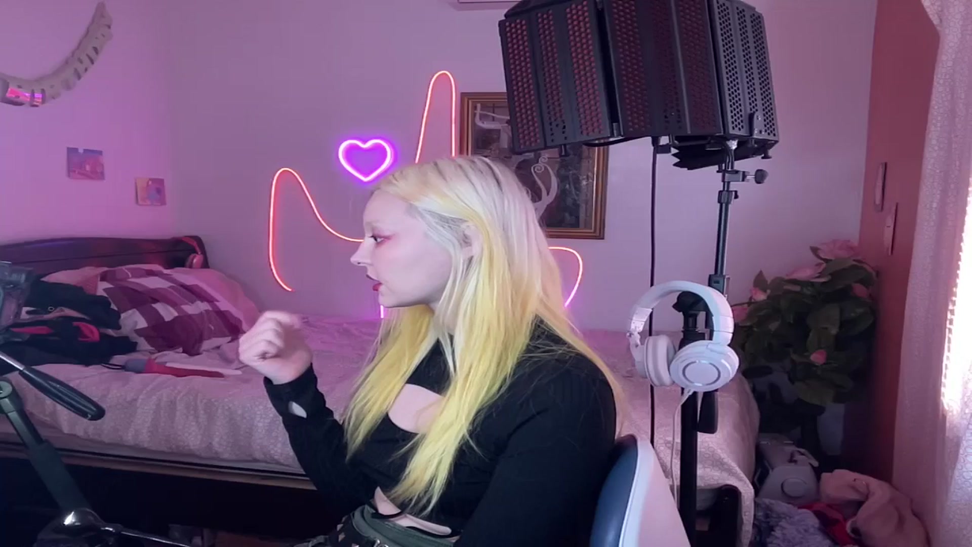 Gallery image thumbnail from mimsymarlo's myfreecams stream on, 02/17/2025, 21:27 image 19 of 20