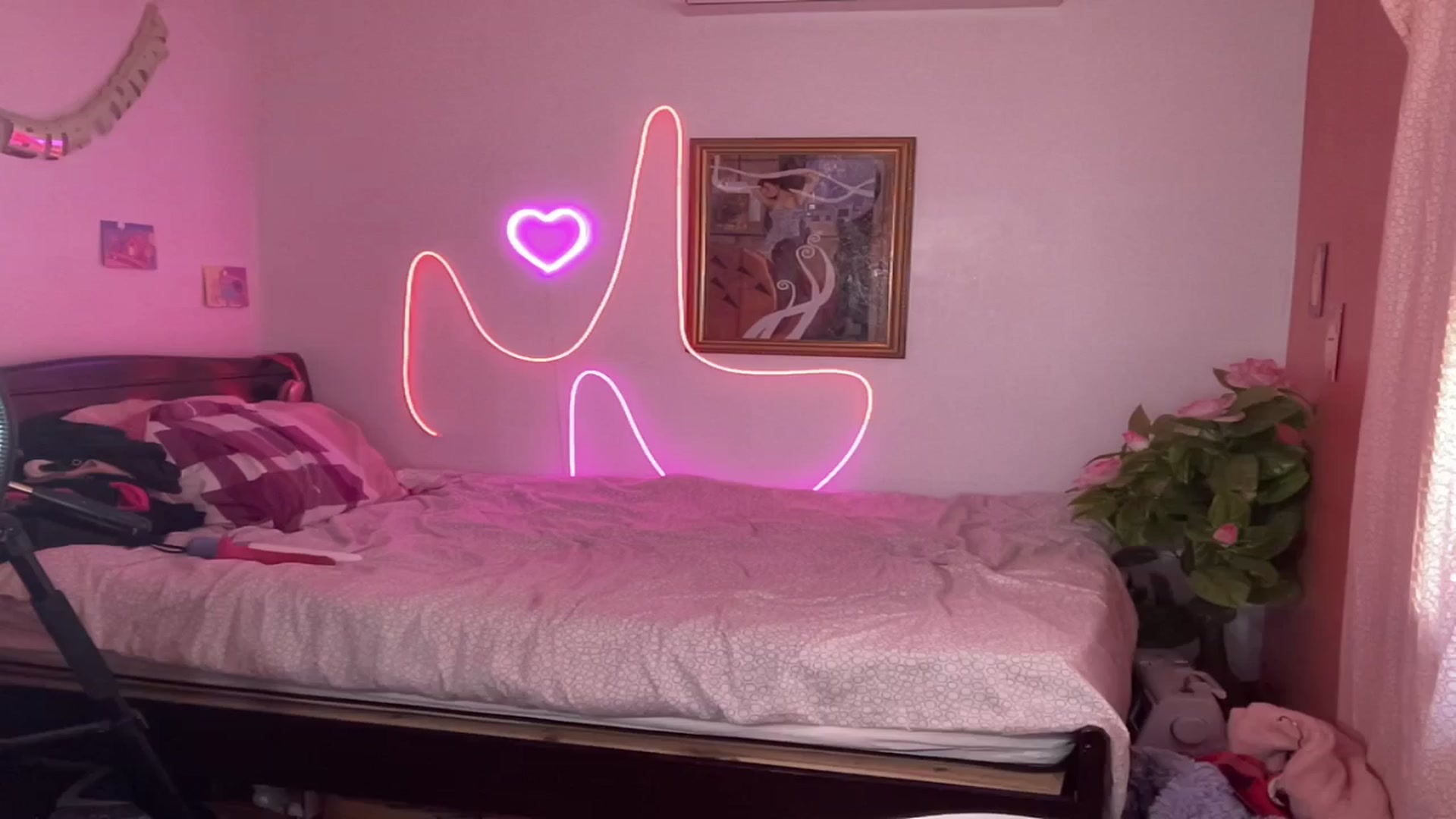 Gallery image thumbnail from mimsymarlo's myfreecams stream on, 02/17/2025, 21:27 image 17 of 20