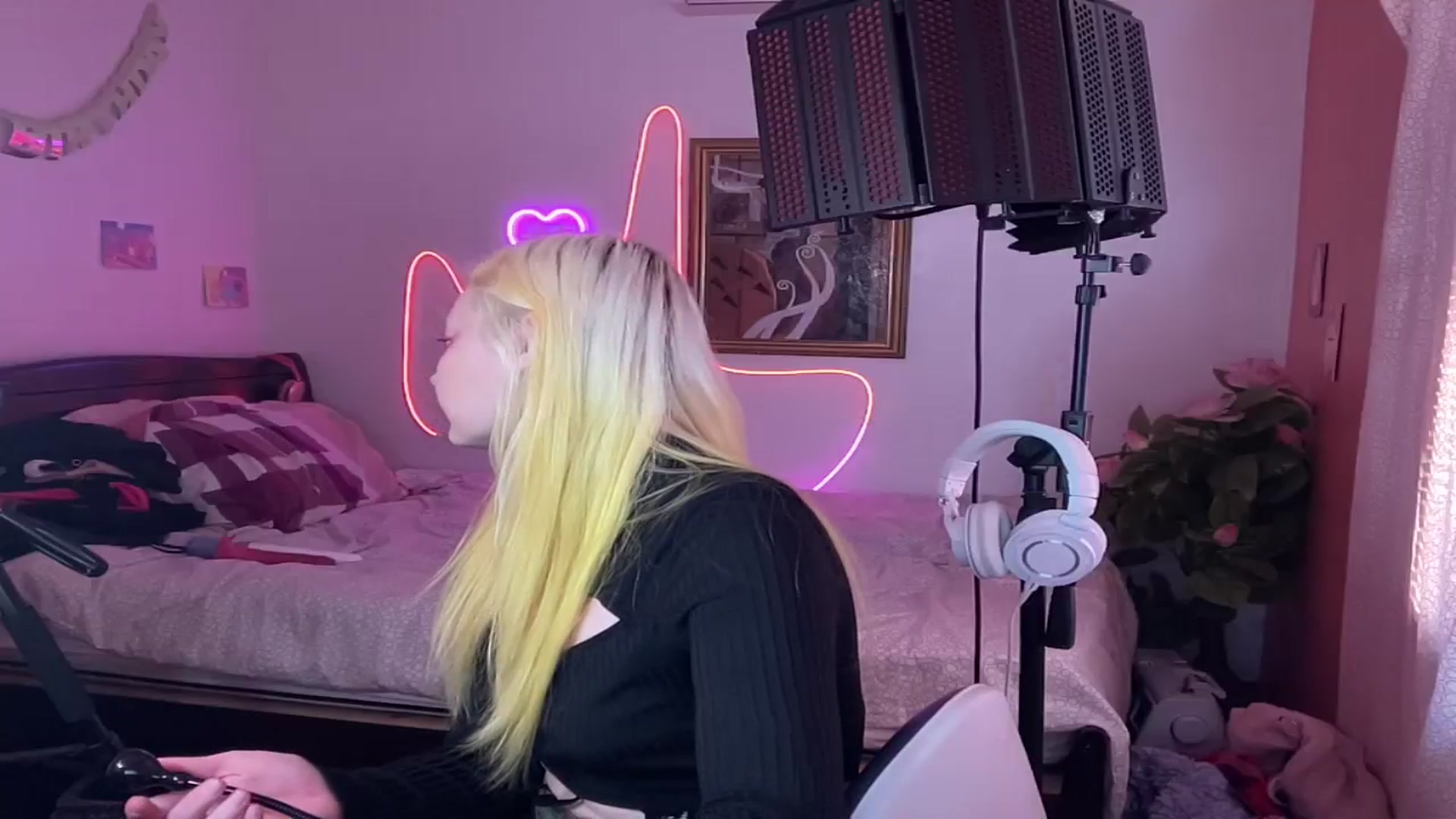 Gallery image thumbnail from mimsymarlo's myfreecams stream on, 02/17/2025, 21:27 image 18 of 20