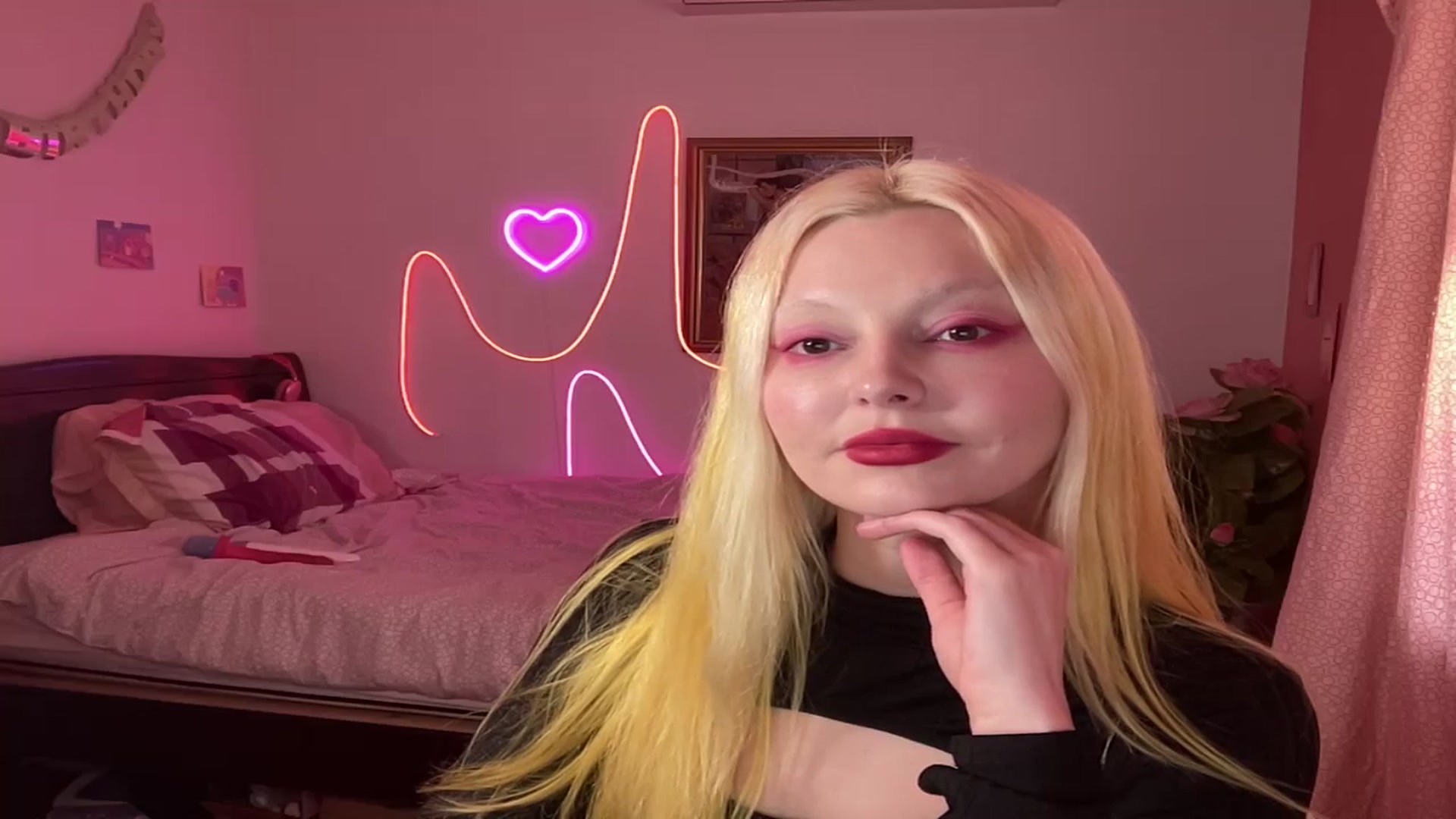 Gallery image thumbnail from mimsymarlo's myfreecams stream on, 02/17/2025, 21:27 image 8 of 20