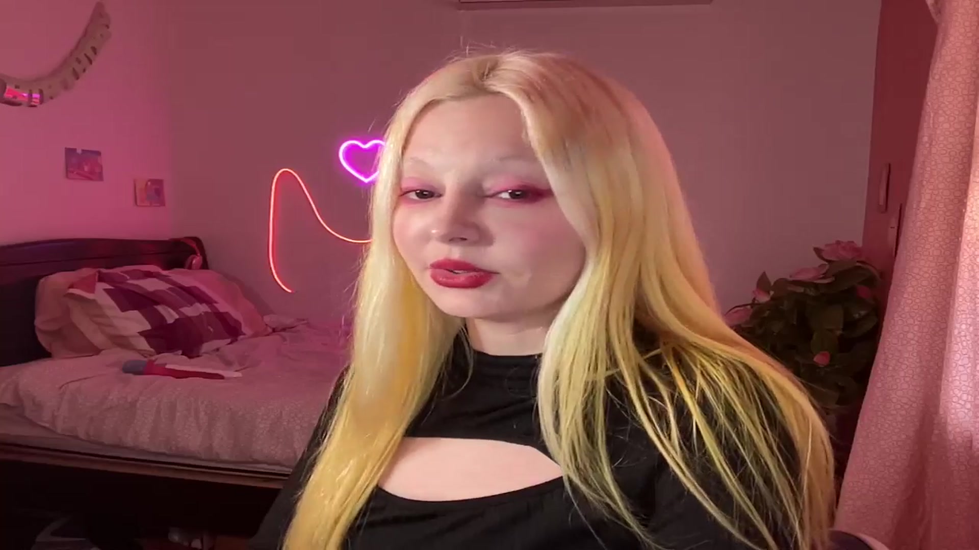 Gallery image thumbnail from mimsymarlo's myfreecams stream on, 02/17/2025, 21:27 image 9 of 20