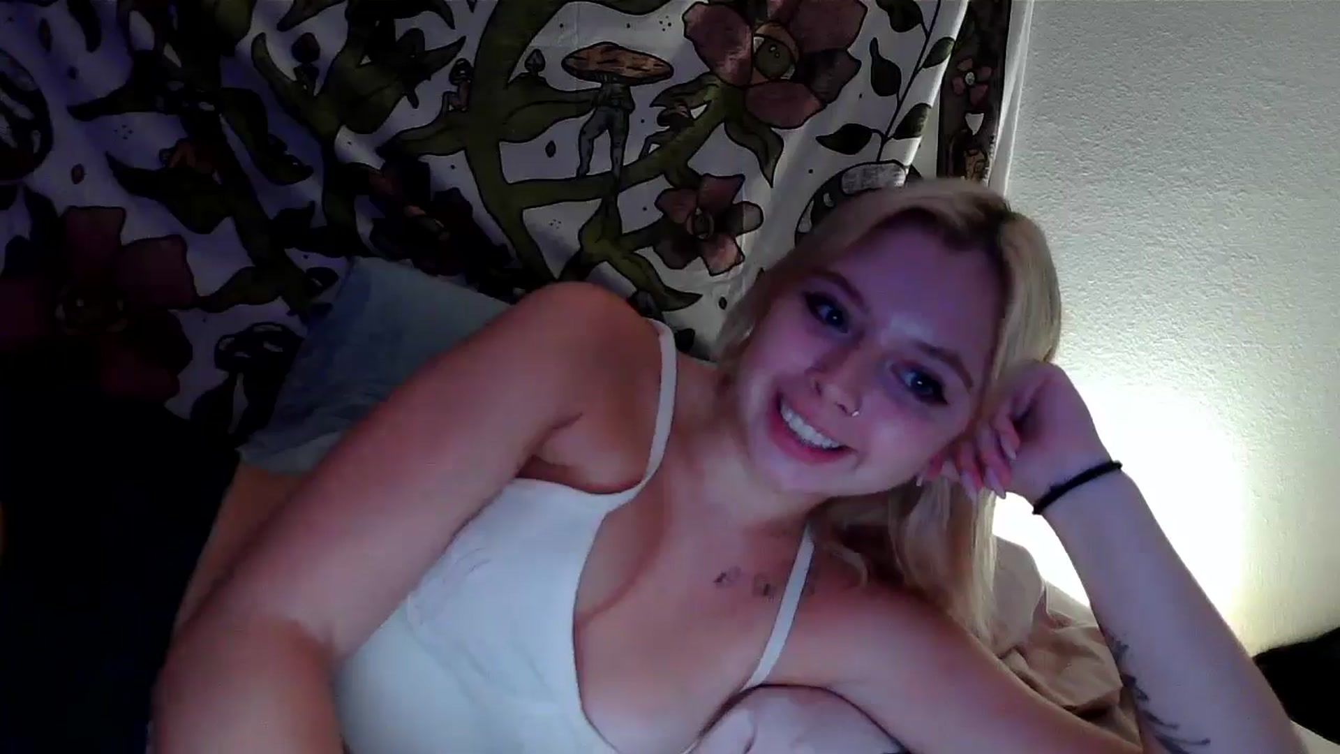 Gallery image thumbnail from minnesotagirl's myfreecams stream on, 07/08/2024, 20:21 image 14 of 20