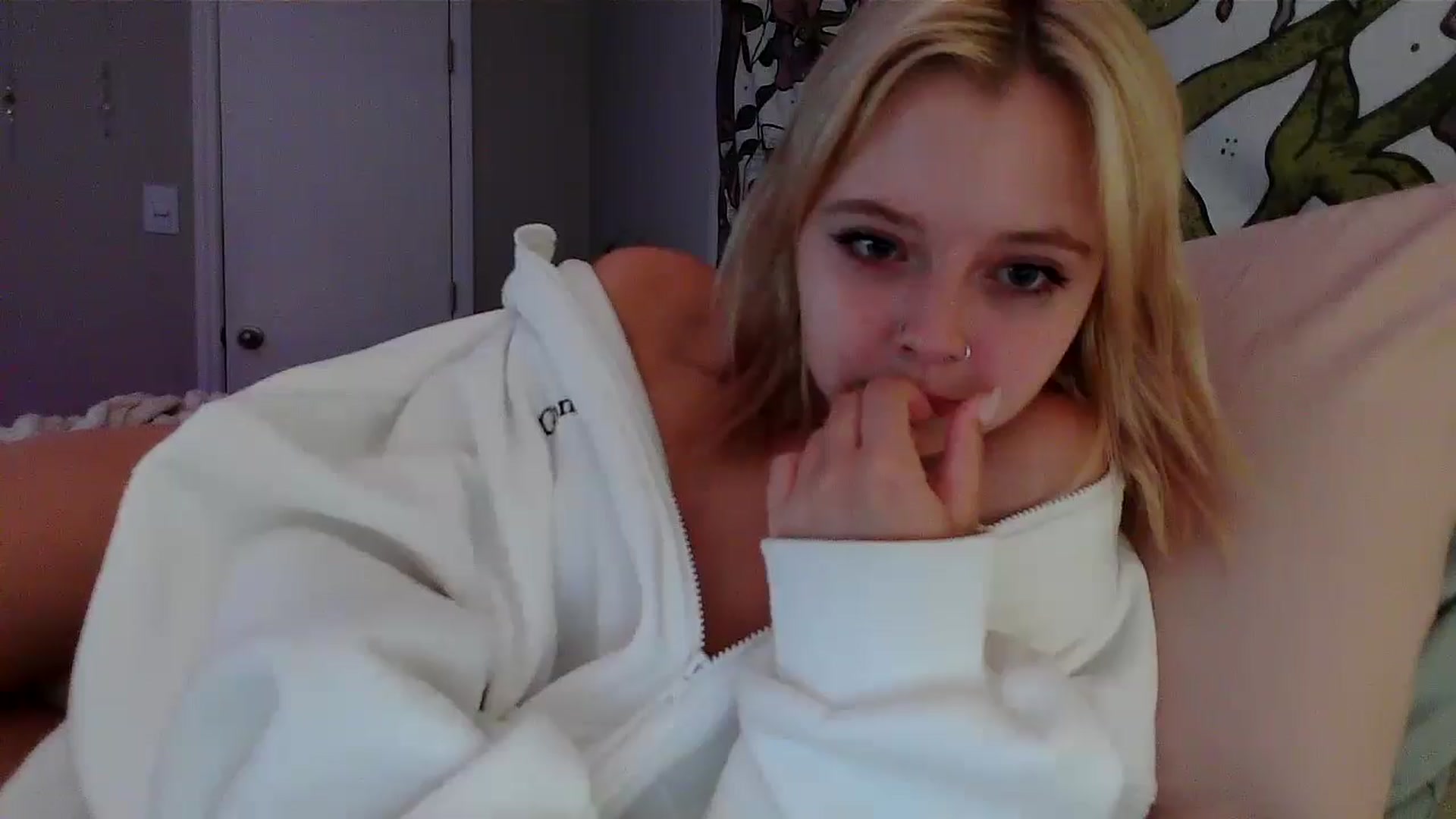 Gallery image thumbnail from minnesotagirl's myfreecams stream on, 07/09/2024, 04:14 image 17 of 20