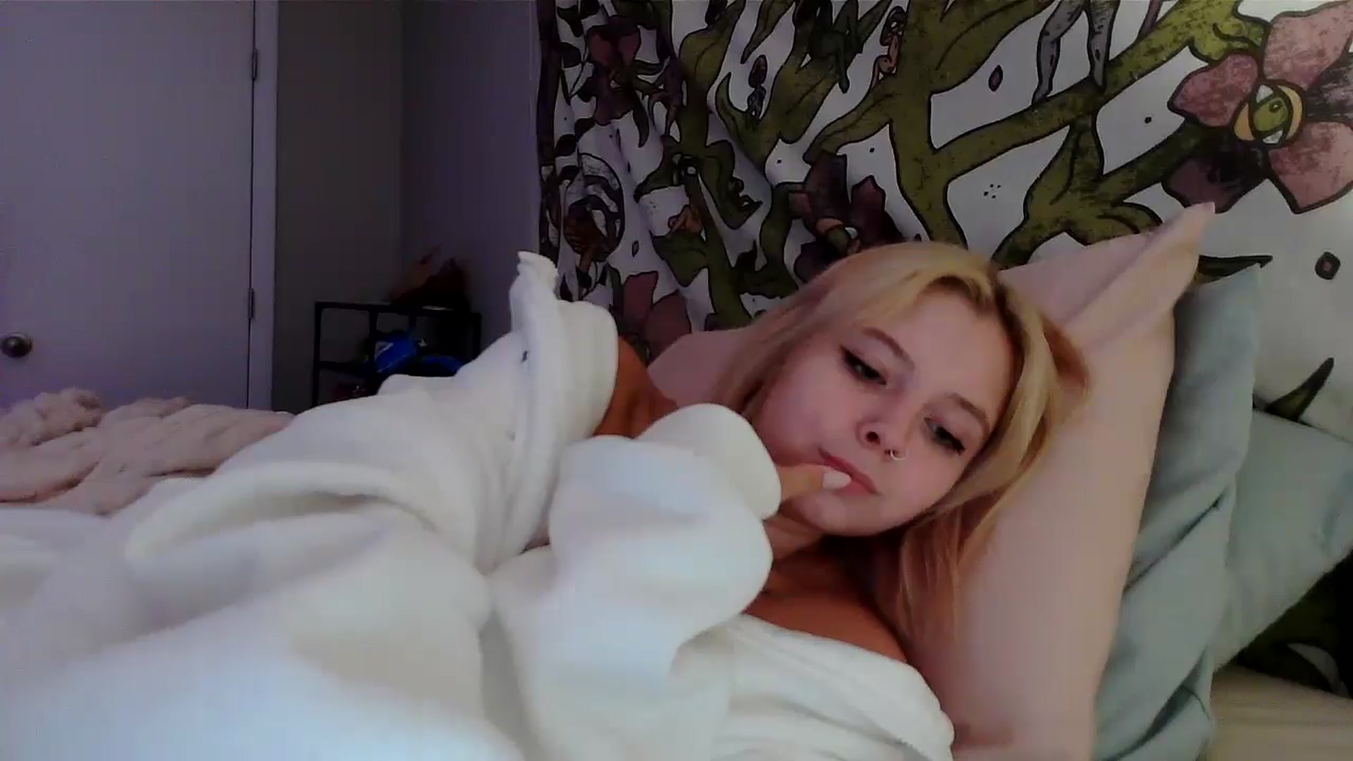 Gallery image thumbnail from minnesotagirl's myfreecams stream on, 07/09/2024, 04:41 image 4 of 20