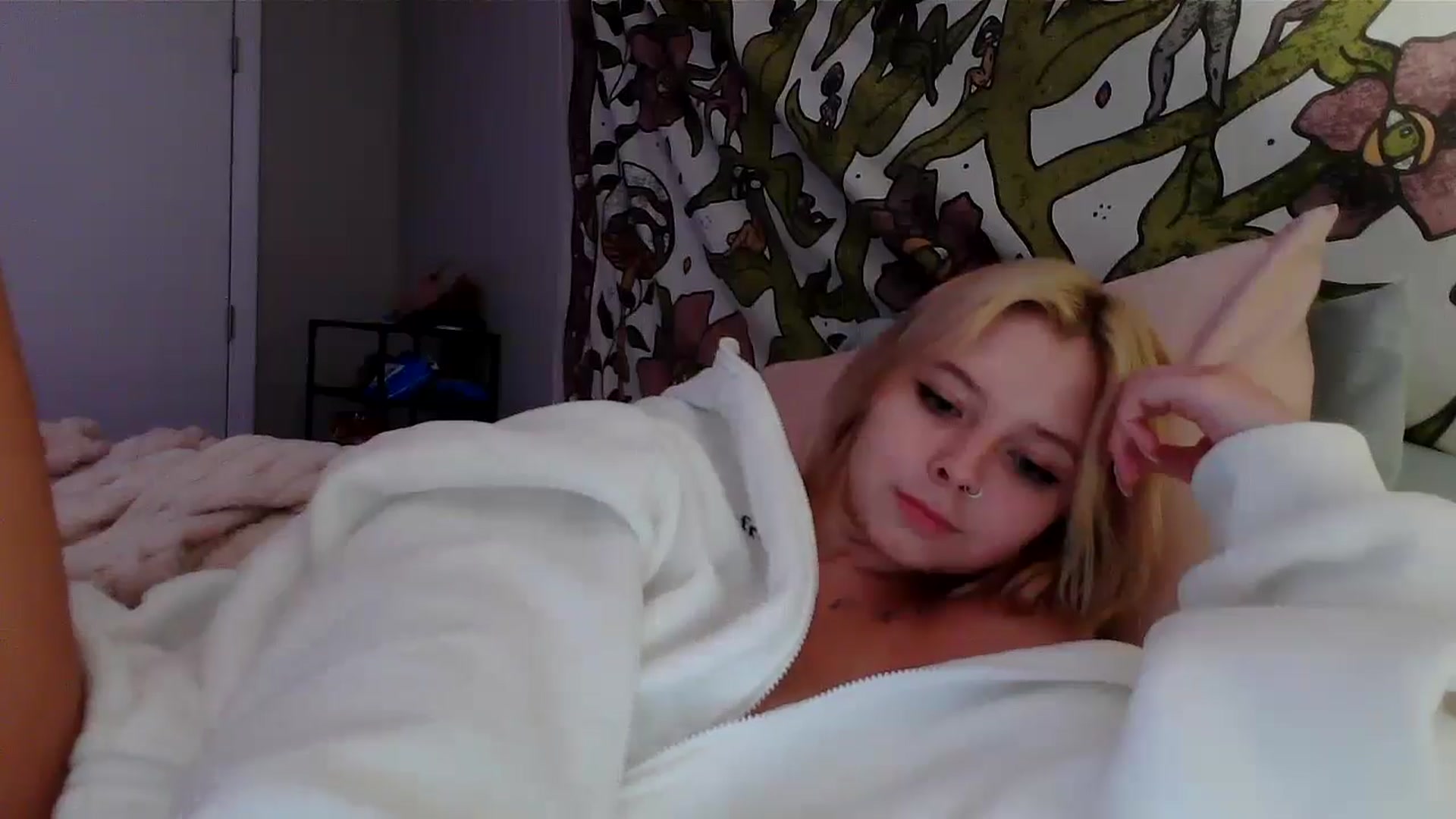 Gallery image thumbnail from minnesotagirl's myfreecams stream on, 07/09/2024, 04:41 image 18 of 20