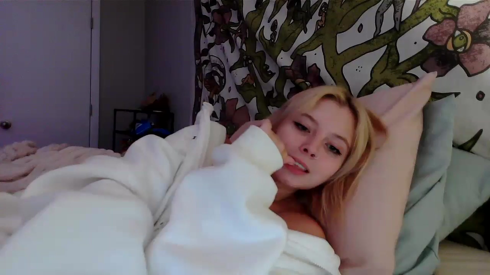 Gallery image thumbnail from minnesotagirl's myfreecams stream on, 07/09/2024, 04:41 image 6 of 20