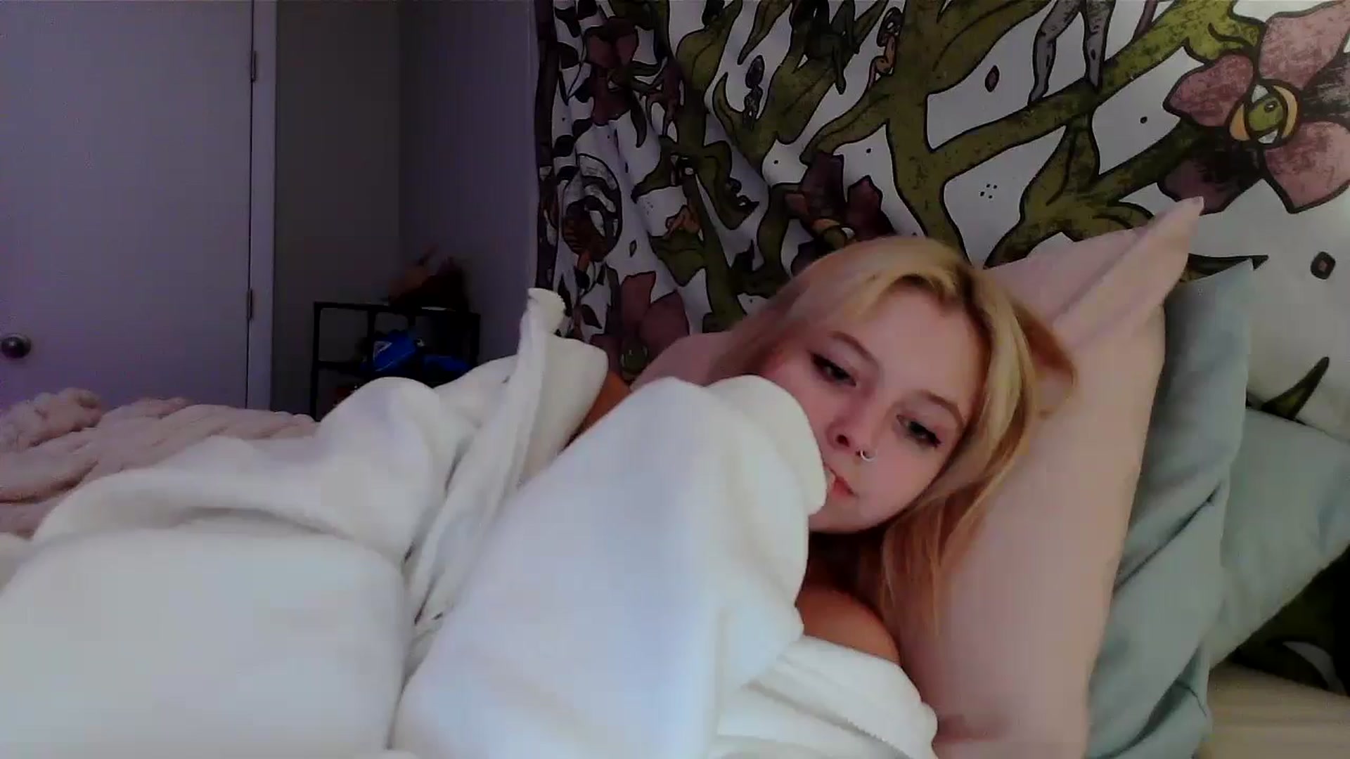 Gallery image thumbnail from minnesotagirl's myfreecams stream on, 07/09/2024, 04:41 image 5 of 20
