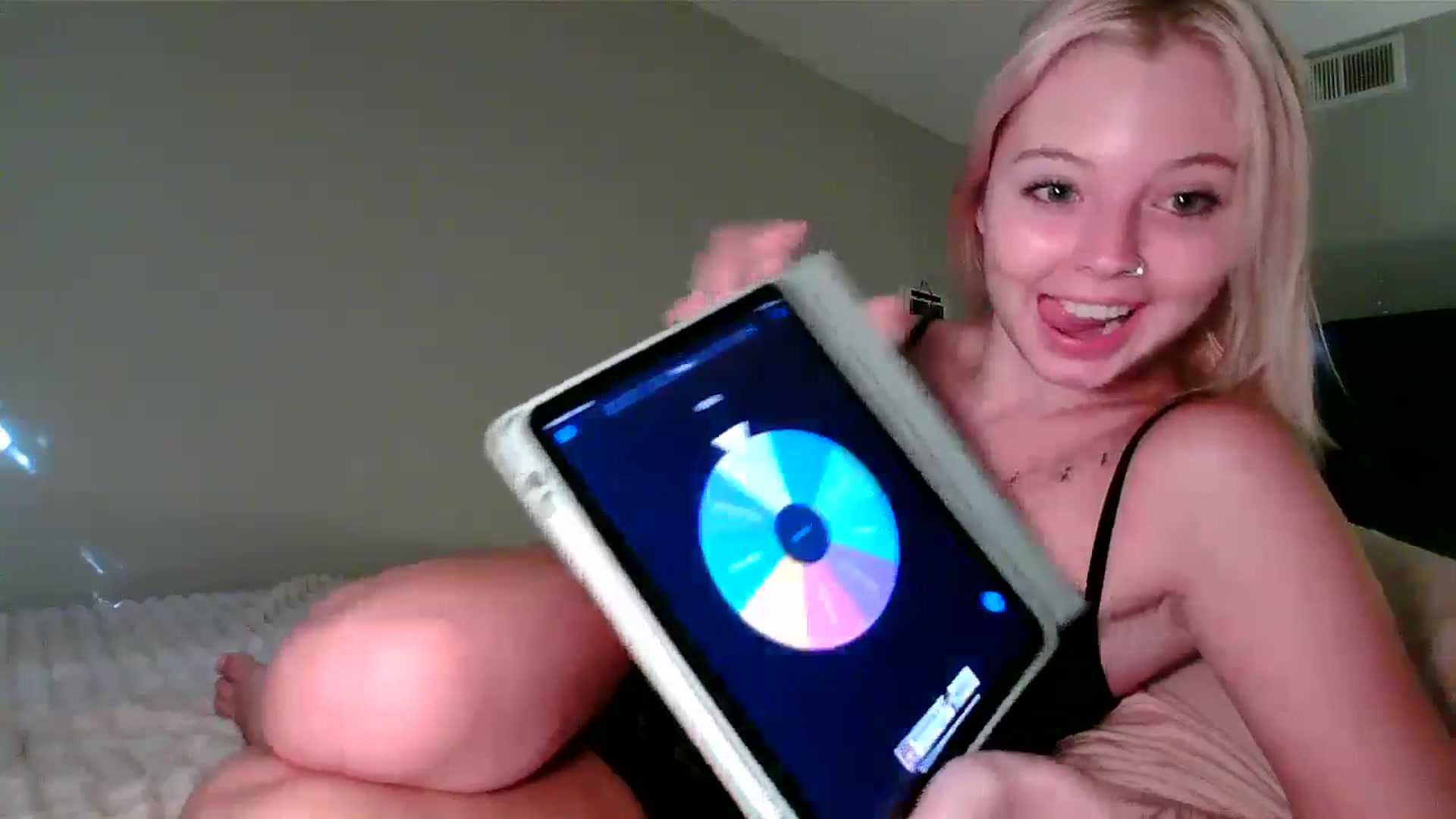 Gallery image thumbnail from minnesotagirl's myfreecams stream on, 08/01/2024, 13:53 image 12 of 20