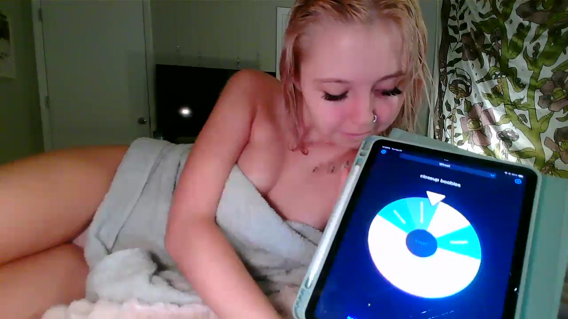 Gallery image thumbnail from minnesotagirl's myfreecams stream on, 08/20/2024, 17:17 image 13 of 20