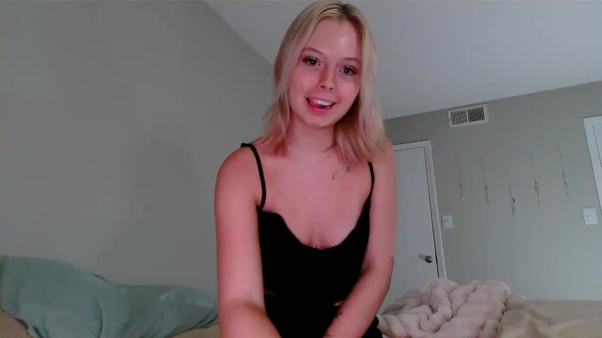 Gallery image thumbnail from minnesotagirl's myfreecams stream on, 09/06/2024, 04:07 image 10 of 20