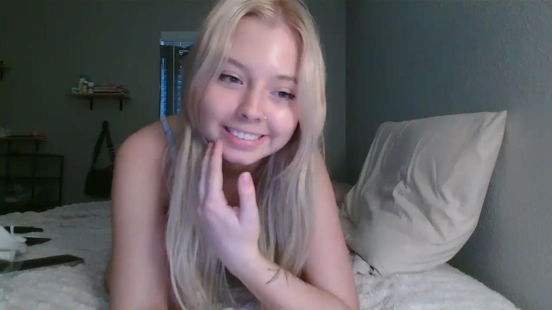 Gallery image thumbnail from minnesotagirl's myfreecams stream on, 11/13/2024, 20:19 image 19 of 20