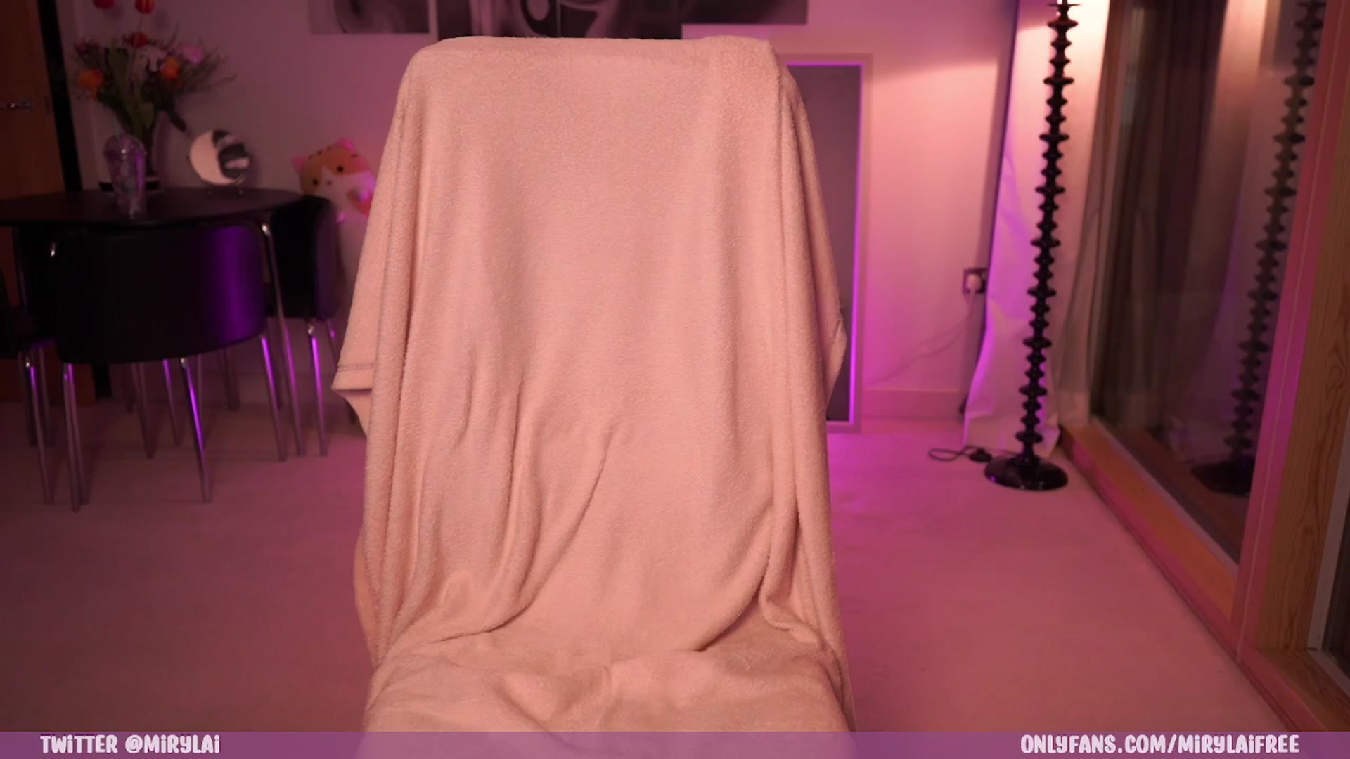 Gallery image thumbnail from mirylai's myfreecams stream on, 03/03/2023, 24:51 image 2 of 20
