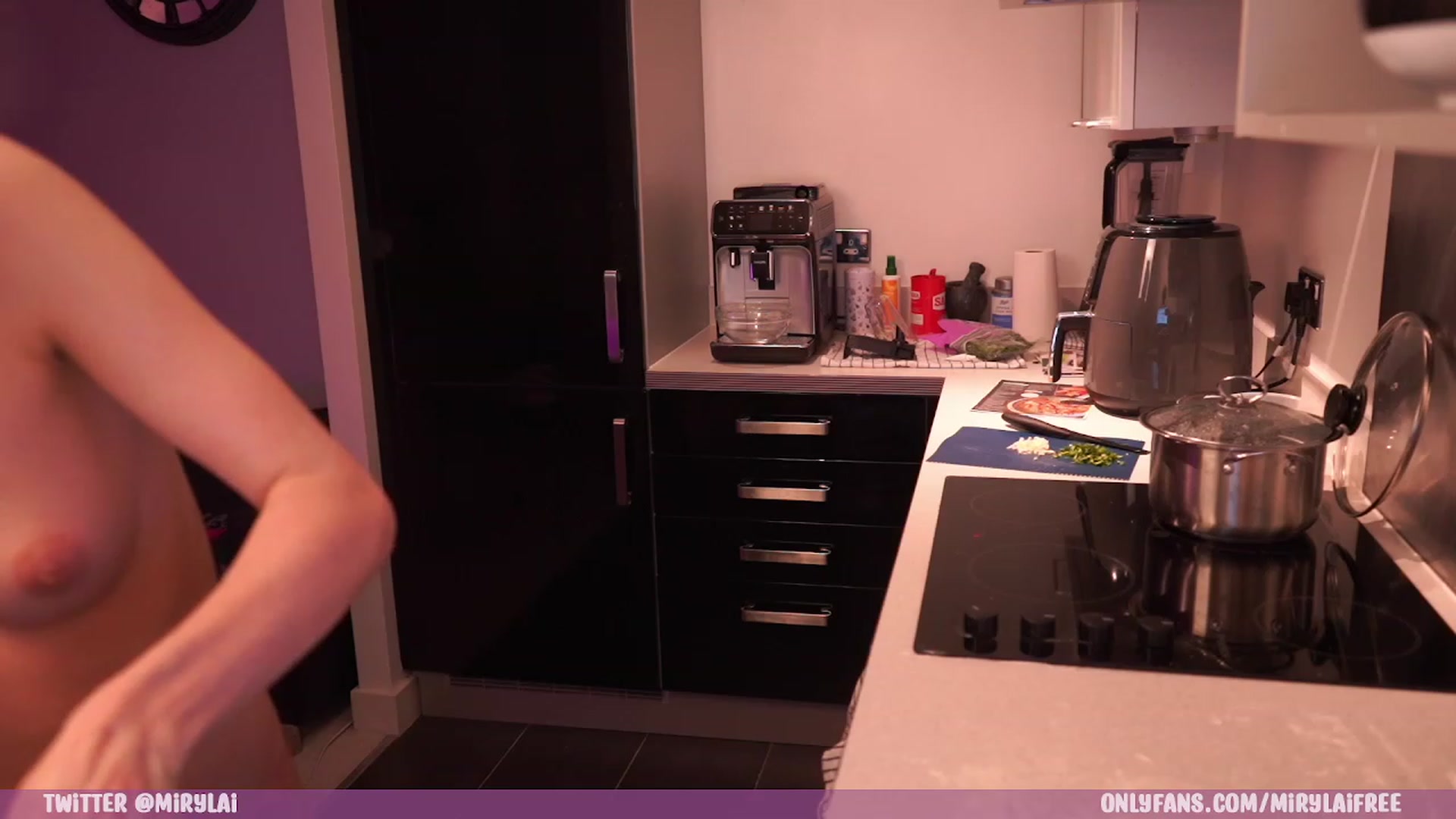 Gallery image thumbnail from mirylai's myfreecams stream on, 03/03/2023, 23:08 image 13 of 20