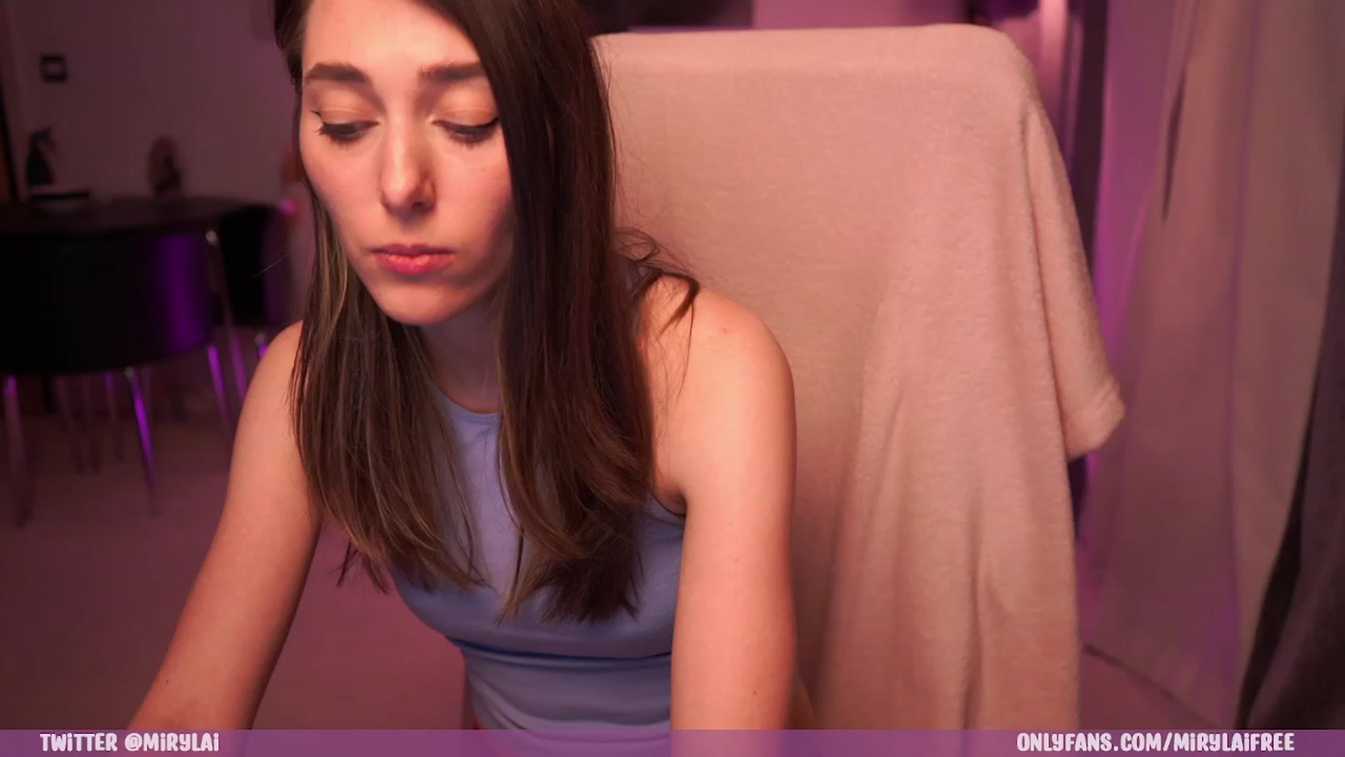 Gallery image thumbnail from mirylai's myfreecams stream on, 03/10/2023, 19:49 image 3 of 20
