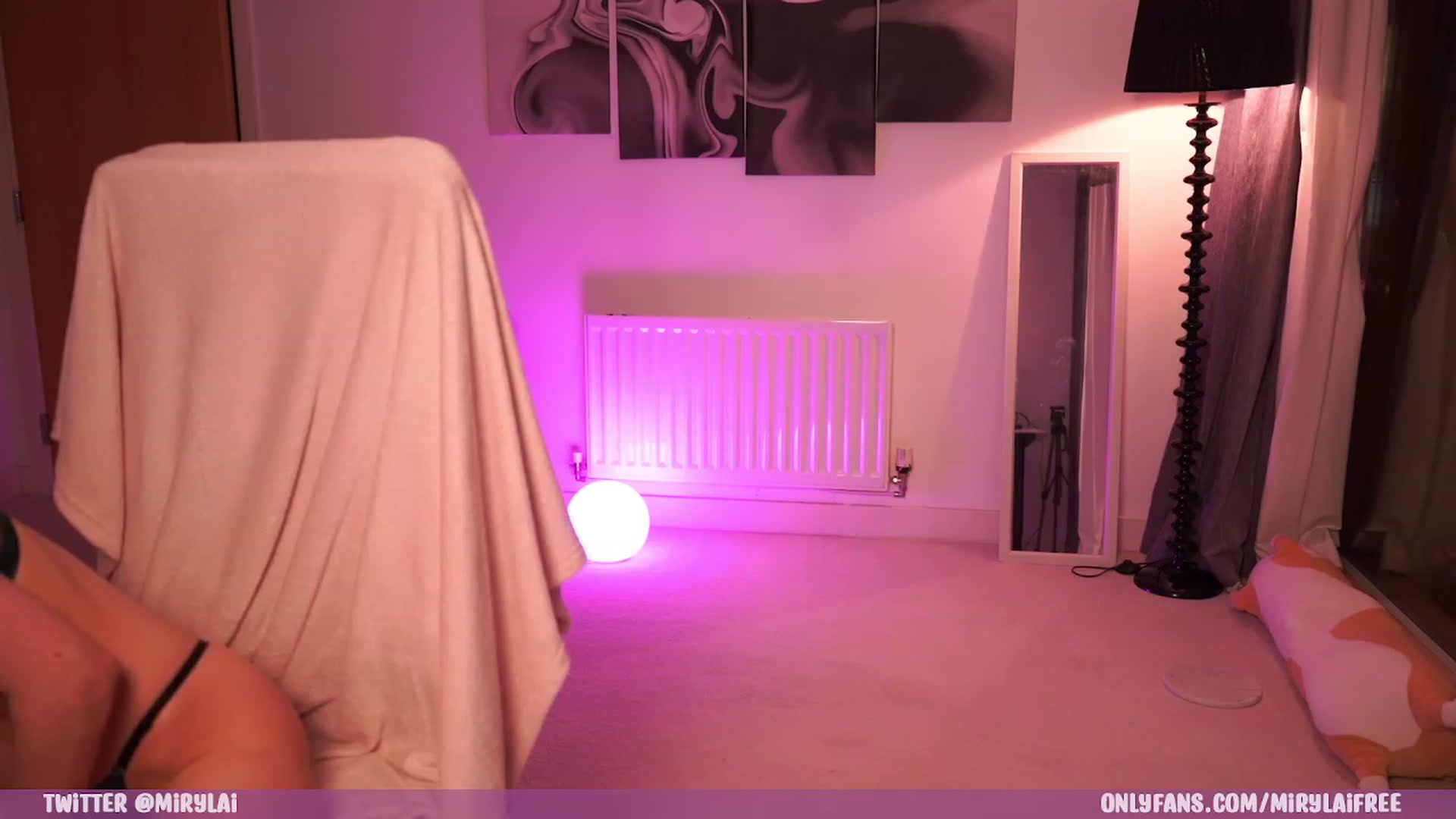 Gallery image thumbnail from mirylai's myfreecams stream on, 03/17/2023, 22:53 image 7 of 20