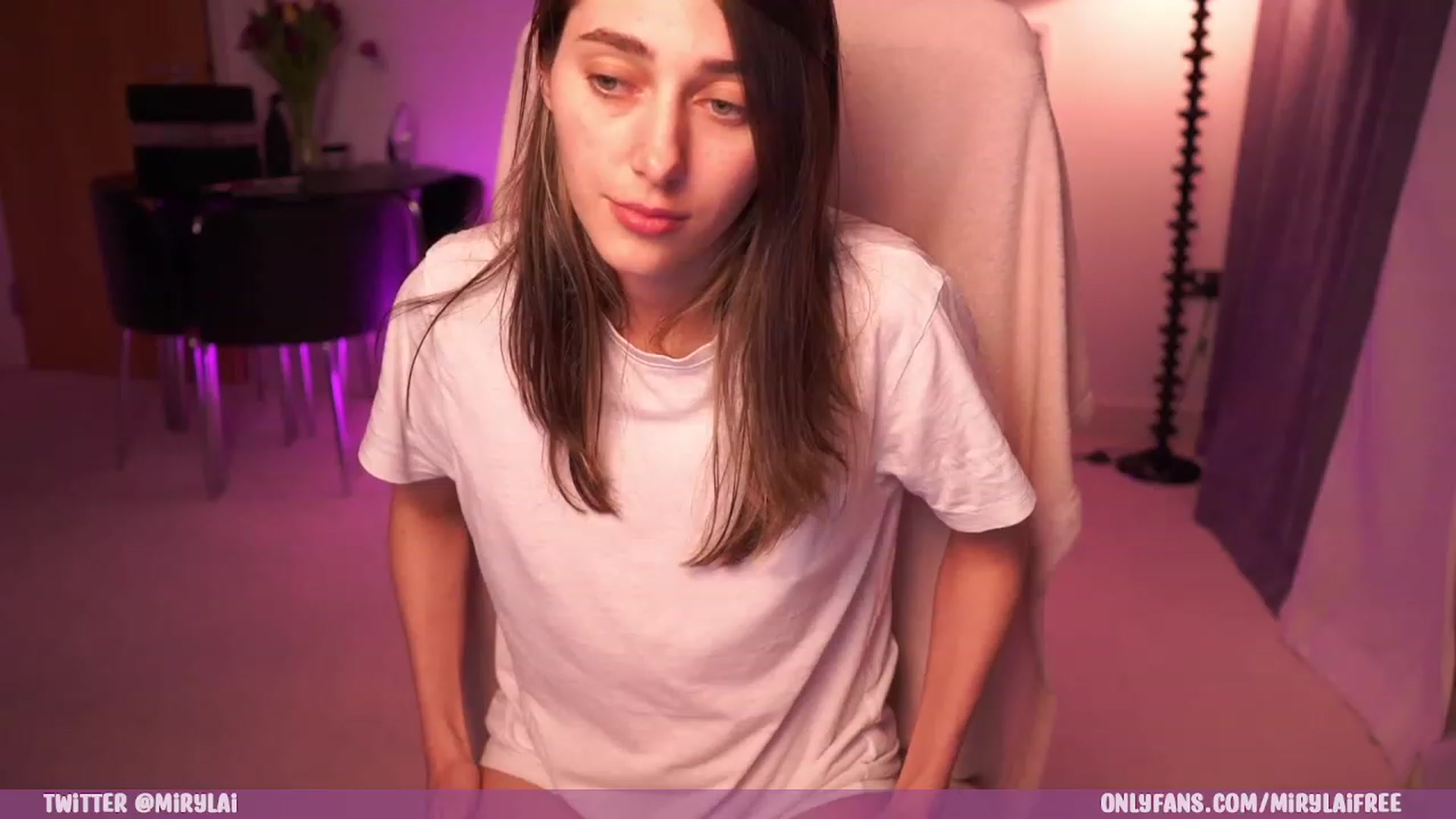 Gallery image thumbnail from mirylai's myfreecams stream on, 03/22/2023, 24:19 image 3 of 20