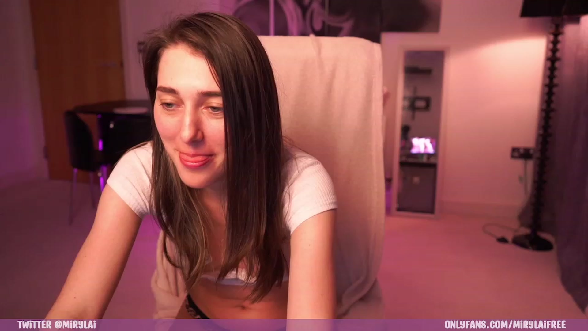 Gallery image thumbnail from mirylai's myfreecams stream on, 04/05/2023, 21:57 image 11 of 20